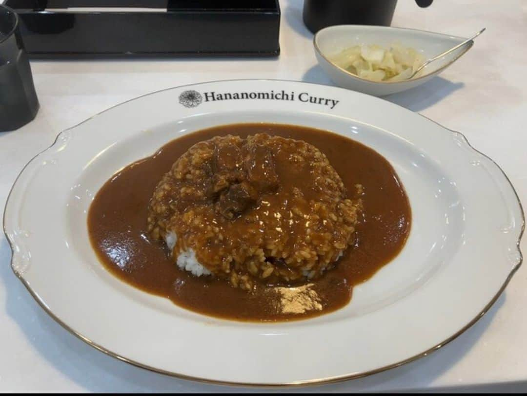 祐澄しゅんのインスタグラム：「カレー🍛行ってきましたw 宝塚花の道セルカ内に出来たお店。 スパイシーなので卵つけてまろやかにしても美味しんですね！ サッと食べて出られるので、それもめちゃいい😆✨ 写真はネットから拝借しました🙏 #宝塚グルメ #カレー屋 #宝塚花のみちカレー #美味しかったです #宝塚美味しいナビ #祐澄しゅん」