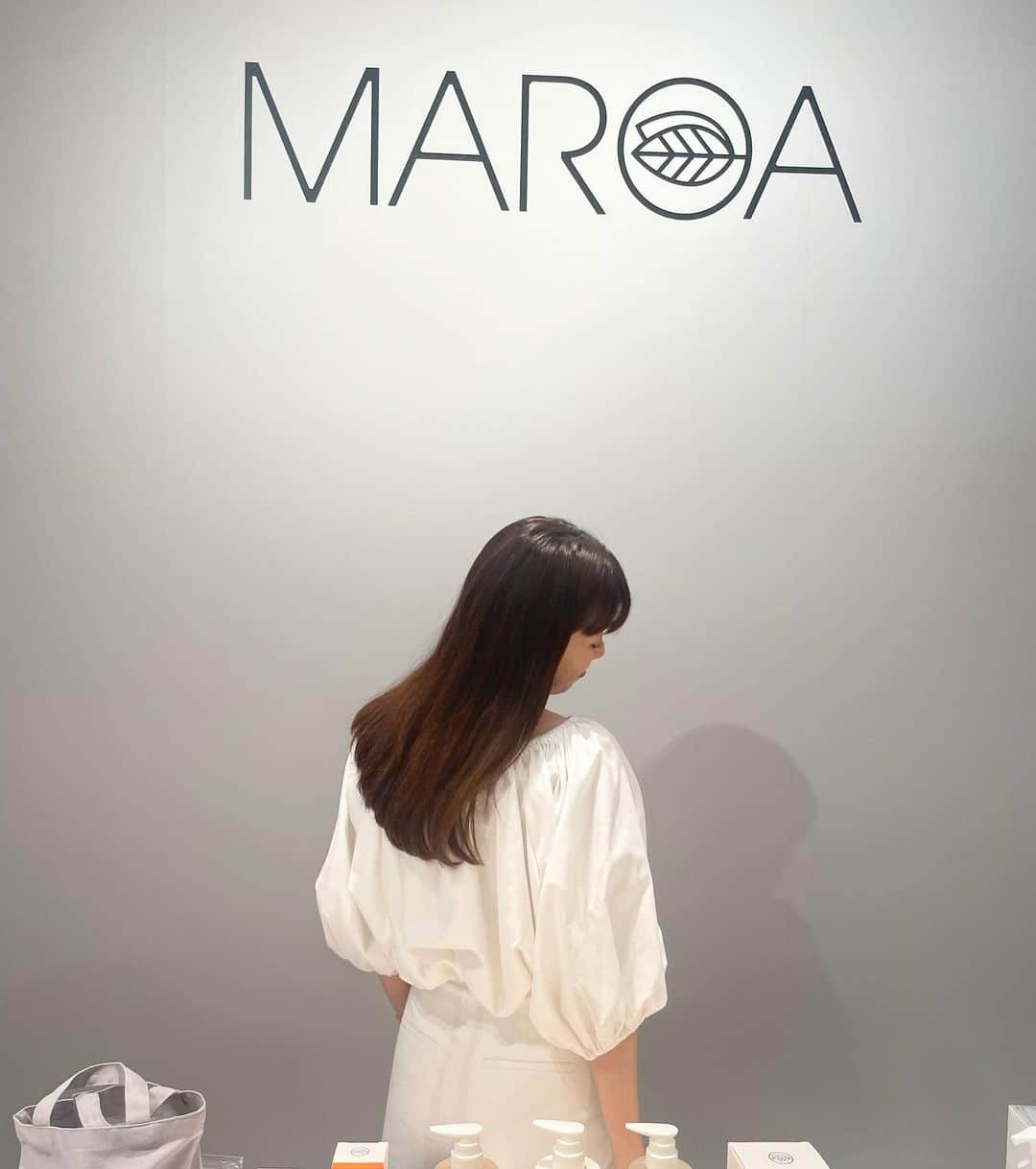 中林美和さんのインスタグラム写真 - (中林美和Instagram)「六本木エストネーション MAROA POP UP STORE昨日を持ちまして 無事に終了いたしました。 沢山のお客様にご来店いただき、 本当にありがとうございました😊  普段はonline storeだけだから POP UPは直接お客様にお会いできる機会。 そして前回までは私たちもお客様もマスク姿でしたが、 今回はお客様のキラキラした笑顔を拝見することができ、 本当に嬉しかったです！！ MAROAをやっていて良かったなぁ！！って 毎日感謝の気持ちで溢れたPOP UP期間でした。  素敵な場所で開催させてくださったエストネーションさんと 足を運んでくださったお客様に心から感謝です！ ありがとうございました🥰  そしてPOP UPでも大好評だったフェミニンシートが ついに今日から発売開始となりました。 是非チェックしてくださいね！ また皆さまにお会いできること、 スタッフ一同楽しみにしております♡  #maroa #マロア #毎日今日が一番いい髪  #植物の力で自分をいたわる  #六本木エストネーション @maroa_organic  @estnation_roppongihills」9月1日 14時45分 - miwanakabayashi