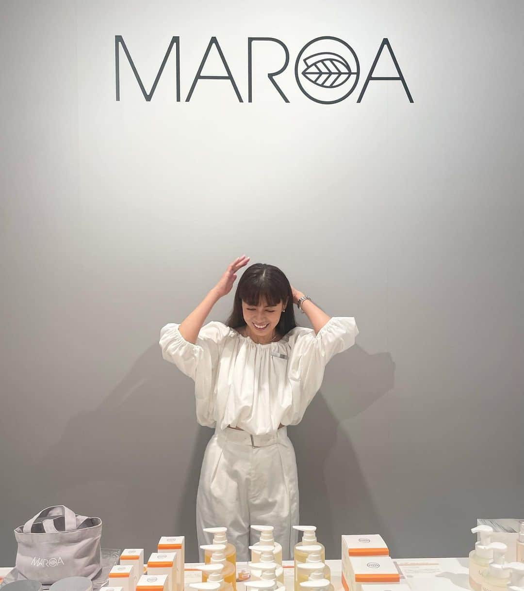 中林美和のインスタグラム：「六本木エストネーション MAROA POP UP STORE昨日を持ちまして 無事に終了いたしました。 沢山のお客様にご来店いただき、 本当にありがとうございました😊  普段はonline storeだけだから POP UPは直接お客様にお会いできる機会。 そして前回までは私たちもお客様もマスク姿でしたが、 今回はお客様のキラキラした笑顔を拝見することができ、 本当に嬉しかったです！！ MAROAをやっていて良かったなぁ！！って 毎日感謝の気持ちで溢れたPOP UP期間でした。  素敵な場所で開催させてくださったエストネーションさんと 足を運んでくださったお客様に心から感謝です！ ありがとうございました🥰  そしてPOP UPでも大好評だったフェミニンシートが ついに今日から発売開始となりました。 是非チェックしてくださいね！ また皆さまにお会いできること、 スタッフ一同楽しみにしております♡  #maroa #マロア #毎日今日が一番いい髪  #植物の力で自分をいたわる  #六本木エストネーション @maroa_organic  @estnation_roppongihills」