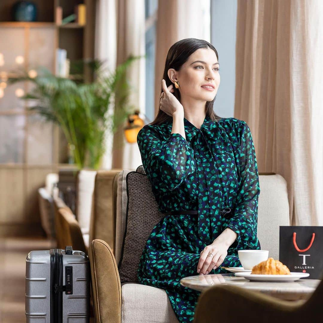 DFS & T Galleriaのインスタグラム：「📣 Attention jet setters - your free airport lounge pass is ready!* ✈️🌎 Elevate your travel experience with DFS CIRCLE by accessing over 1,400+ airport lounges worldwide on your next getaway 🙌   Every Gold or above tier member can enjoy a one-time complimentary pass and activate it anytime on the DFS CIRCLE app 📲   Get ready to sit back, relax, and indulge before take-off 😉 Happy travels!  👉 Want to find out more? Download the DFS CIRCLE app today on DFS.com to unlock a world of rewards 🎁✨  *T&Cs apply. See staff for details.  #DFSOfficial #DFSCIRCLE #MemberRewards  #TravelTips #FrequentFlyers #AirportLounge」