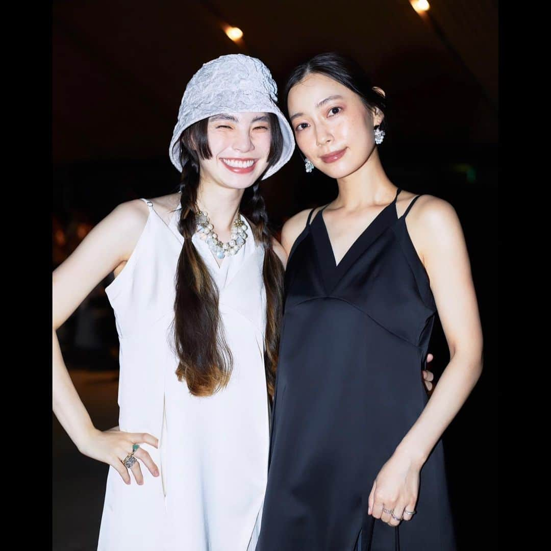 阿久津ゆりえさんのインスタグラム写真 - (阿久津ゆりえInstagram)「MURRAL 2024SS RUNWAY. 1枚目をストーリーズに載せたら反響があってすごく嬉しかったです。 素敵なショーへのご招待ありがとうございました🖤 #murral」9月1日 15時35分 - yurie__a