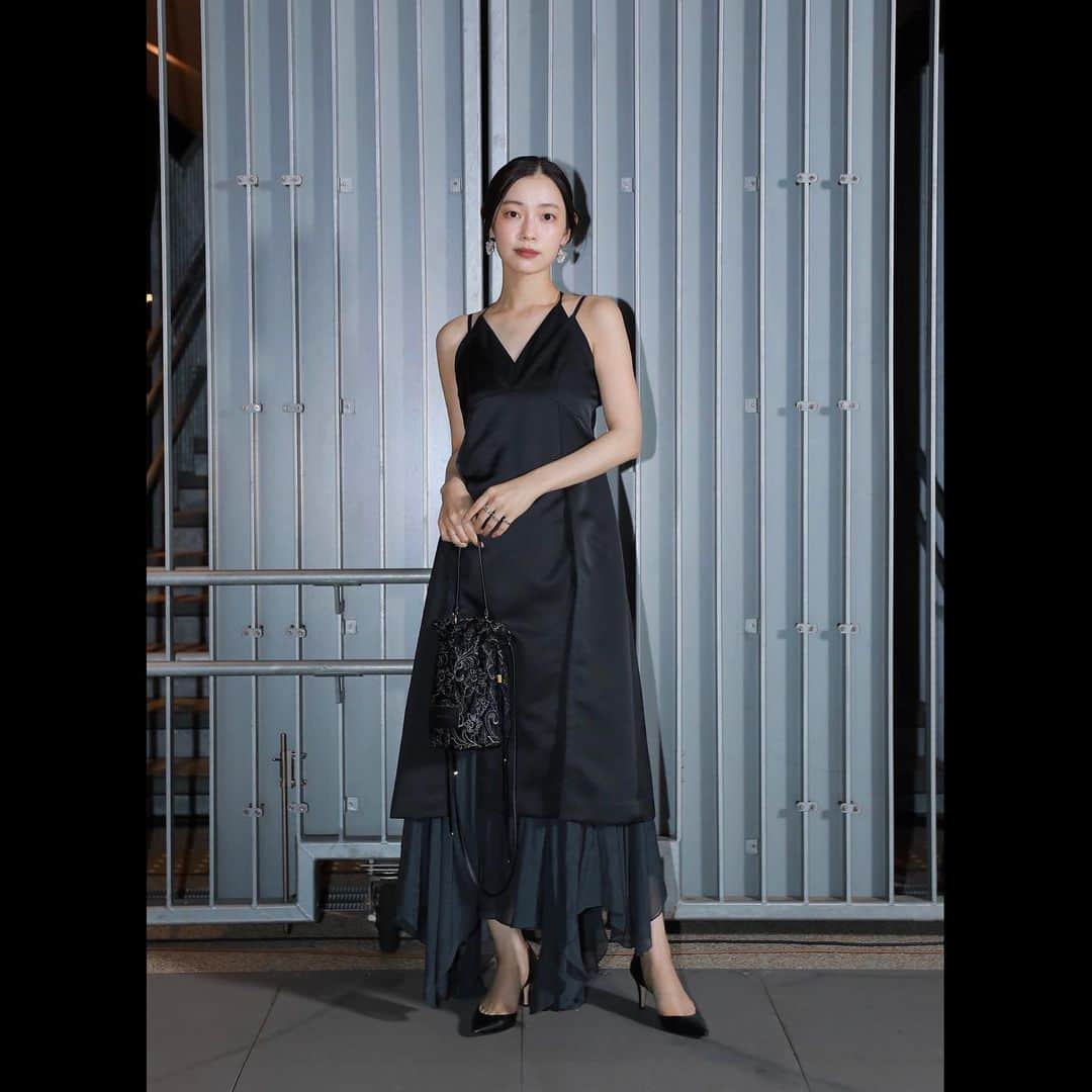 のインスタグラム：「MURRAL 2024SS RUNWAY. 1枚目をストーリーズに載せたら反響があってすごく嬉しかったです。 素敵なショーへのご招待ありがとうございました🖤 #murral」