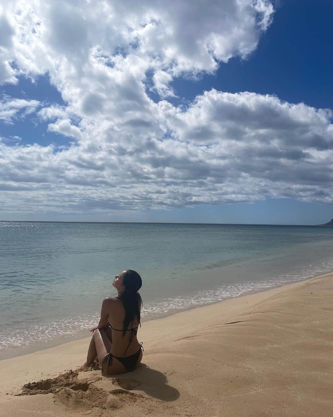 MANAのインスタグラム：「🐍🌊☁️  gym @period.junpei  body care @remi_sumihara」