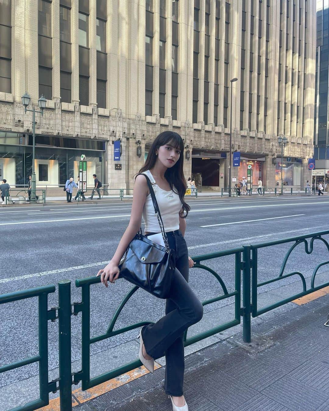 エブラヒミ椎菜のインスタグラム：「沢山聞かれたこのトップス こーんなに可愛いのに600円ぐらいなの天才すぎる💜 商品番号は【18087997】だよ  ・ #夏コーデ #タンクトップコーデ #クロップド丈 #y2k #y2kコーデ #y2kgirl #モノトーンコーデ #デニムコーデ #instagram #instagood #instalike #ootd #좋아요그램 #좋아요반사 #좋아요테러 #좋반 #오오티디룩#いいね返し #단발머리 #미용실 #데일리룩 #머리스타그램 #좋아요폭탄 #팔로우미 #셀카 #셀끼꾼 #01년#01」