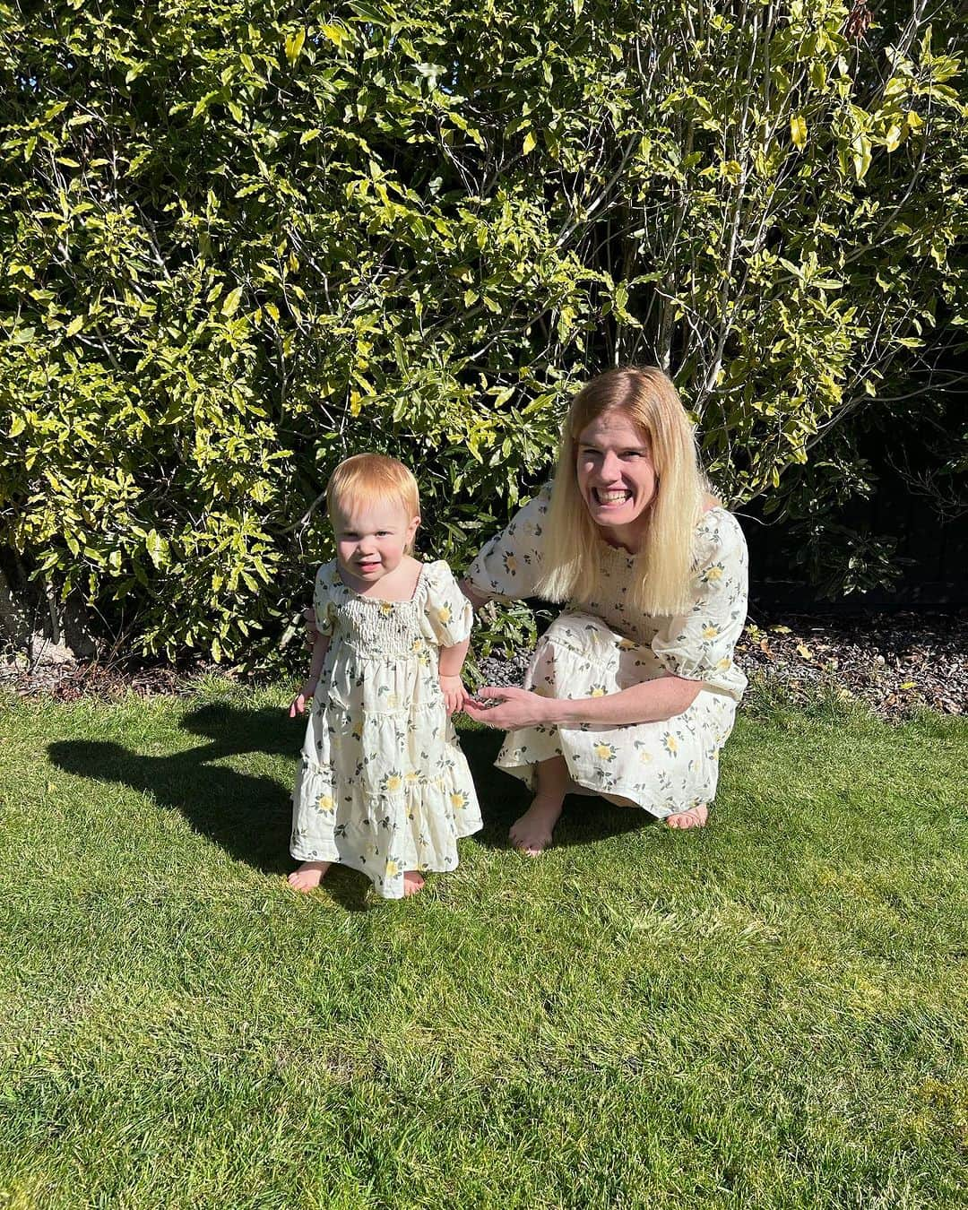 アンジェラ・ペティさんのインスタグラム写真 - (アンジェラ・ペティInstagram)「Yay for the first day of spring 🌼  Matching with babes 👗👗」9月1日 15時41分 - angie_run800m