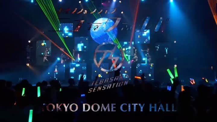 手羽先センセーションのインスタグラム：「🌏🌏🌏🌏🌏  2023.3.21 TOKYO DOME CITY HALLにて開催した 手羽セン史上最大規模のワンマンライブ 「ニューワールド」  ‼LIVE Blu-rayの発売が大決定‼✨  全27曲、計181分を全編収録！ 9/2 名古屋市公会堂にて発売開始📀  あの感動をもう一度❤️‍🔥 #TEBANAKA #手羽セン #手羽先センセーション」
