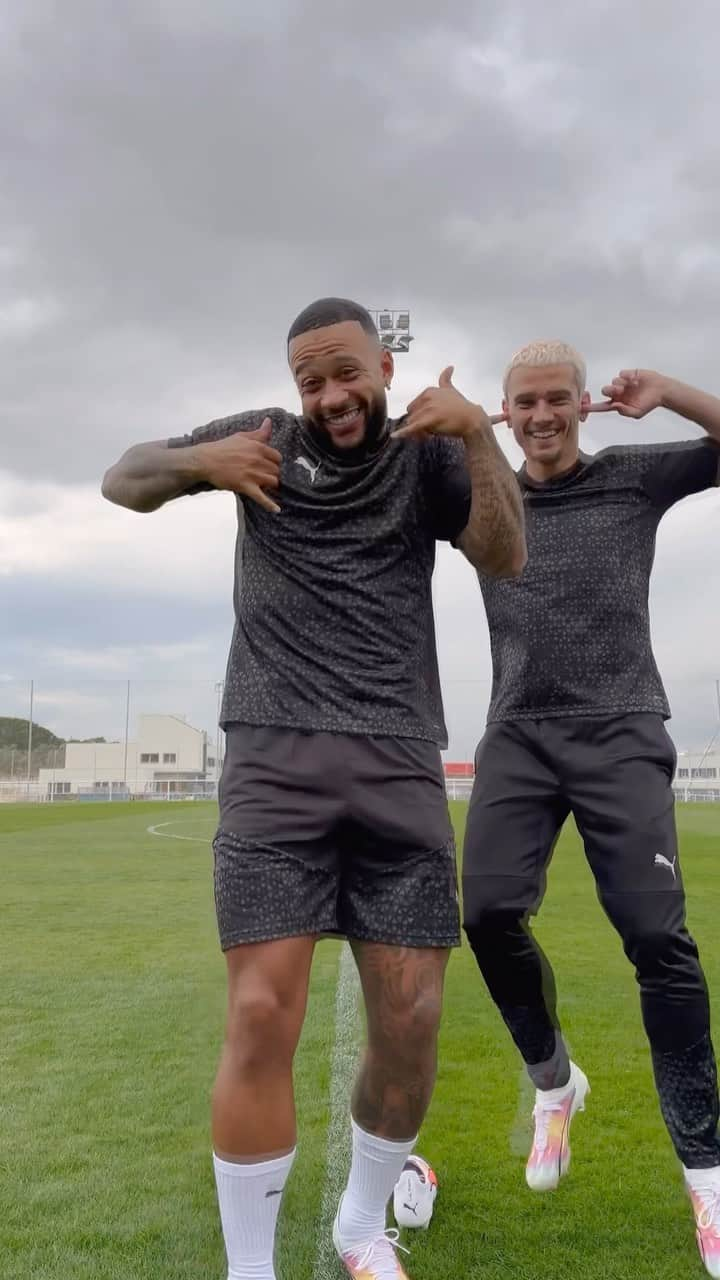 メンフィス・デパイのインスタグラム：「Griezmann and Memphis are like you and ...? 🥹」