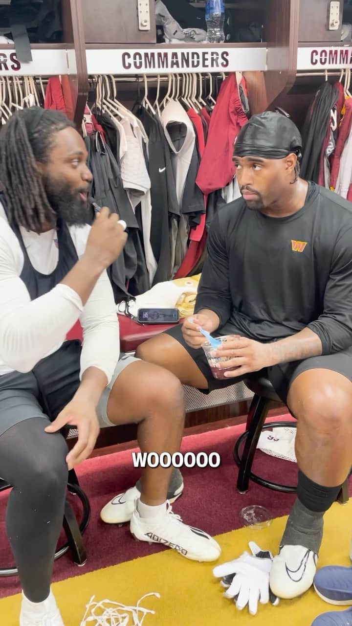 ワシントン・レッドスキンズのインスタグラム：「QOTD: is the @nfl scripted? 😂」