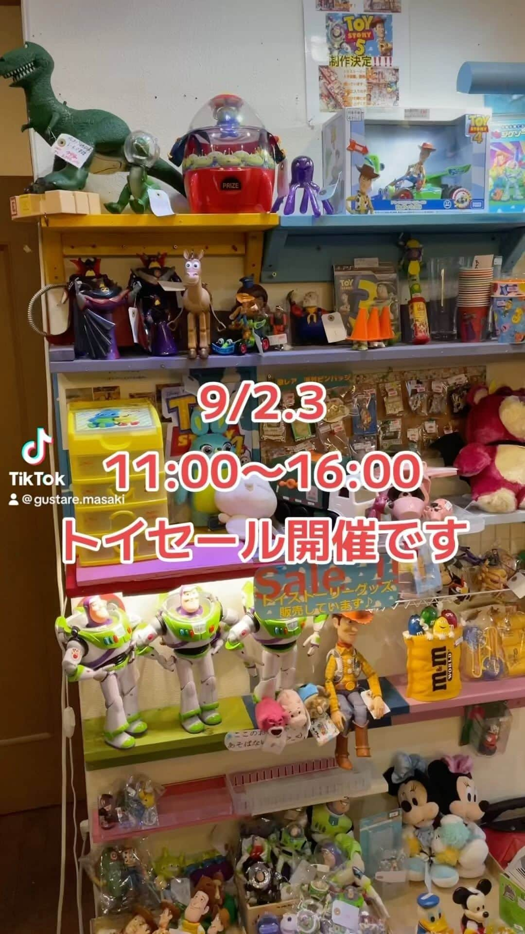 まーくんのインスタグラム：「おはようございます😃 本日9/1(金)はぐすたーれ臨時休業となります💤  小さくてかわいい  9/2(土)3(日)のぐすたーれトイセール開催🤩 激レア物から定番物まで😁 お値下げ商品や特価品もございます‼️ お時間ある方はぜひお立ち寄りください🙏  ※トイセール終了まで、お取り置き、通販できませんのでご了承ください🙇‍♂️  1(金)臨時休業 2(土)11:00〜16:00 3(日)11:00〜16:00 4(月)臨時休業  9/2(土)3(日)11:00〜16:00頃閉店🌈 生パスタ、パフェ、ケーキなど一部メニューご提供できませんのでご了承ください🙇‍♂️  👦お子様連れ大歓迎です🎵 店内で遊べるおもちゃ達もご用意していますので、ぜひお気軽にお越しください‼️ (キッズチェアー、トイレにはオムツ交換台も設置しております🚽)  🍝ランチタイムは11:00〜15:00🍽️ 🧁ケーキのテイクアウト、イートインお取り置き可能です🧀 お席のご予約も承っております🪑  ⭐️店頭販売のおもちゃ達 たくさん入荷しております🇺🇸 店頭販売中です🤠  ※おもちゃのお取り置きは1週間⭐️ 先にお支払いしていただいた場合は時間ご来店まで大丈夫です🙆‍♂️  🌟ぐすたーれの店内はまるでおもちゃ箱の中に入ったかのよう🤩 カラフルなおもちゃ達に囲まれて 楽しいひと時を❤️💛💚  🉐¥990ランチ もちもち生パスタ🍝 やみつきになる からあげランチ🍗  ➕スイーツセットは-100円引き‼️ ご提供は11:00〜15:00になります😋  アルコールのご提供もしておりますので、ぜひご利用ください🍺 みなさまのご来店お待ちしております♪ (店頭ではお支払い方法は現金のみとなります💸)  ⭐️金土の夜は21時まで営業🍺  🍰自家製ケーキや カラフルな #カップケーキ🧁や自家製ケーキ🍰 イートイン、テイクアウトどちらも可能です😋 売り切れ次第終了となります🙇‍♂️  トイストーリー🧸カーズ🏎 ミッキー などディズニー系🏰 アメ雑🇺🇸 販売コーナーございます🤖🚗 主にアメリカから輸入したおもちゃ達🇺🇸  📝定休日は水曜日😪 📝住所は京都府ですが信号1つ越えれば奈良市です🦌 📝#奈良駅、高の原駅 よりバスで20分🚌 #奈良公園 から車で10分 🚗 #プリンの森 から車で5分🚗 #生駒山上遊園地 からは車で30分🎡  My shop is close to Nara Park🦌 about 20min by Bus🚌 I'm looking forward to you  visiting my shop🌈 Open 11:00〜18:00🌈 Wed is regular holiday😪 When you will come. Please DM📩 Cash only💴  #奈良#カフェ#ランチ#ケーキ#奈良カフェ#木津川市#トイストーリー #カーズ  #ミニカー#トミカ じゃないよマテルだよ🚗　#リトルグリーンメン#アメリカン雑貨#アメリカン#ガレージ#ヴィンテージ #レトロ　#アメトイ　#トイストーリー5 制作中⁉️ 今のうちに色々集めておきましょう🎶」