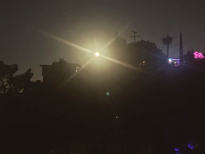 ジュディ・レイエスのインスタグラム：「Did you see the moon last night…?」