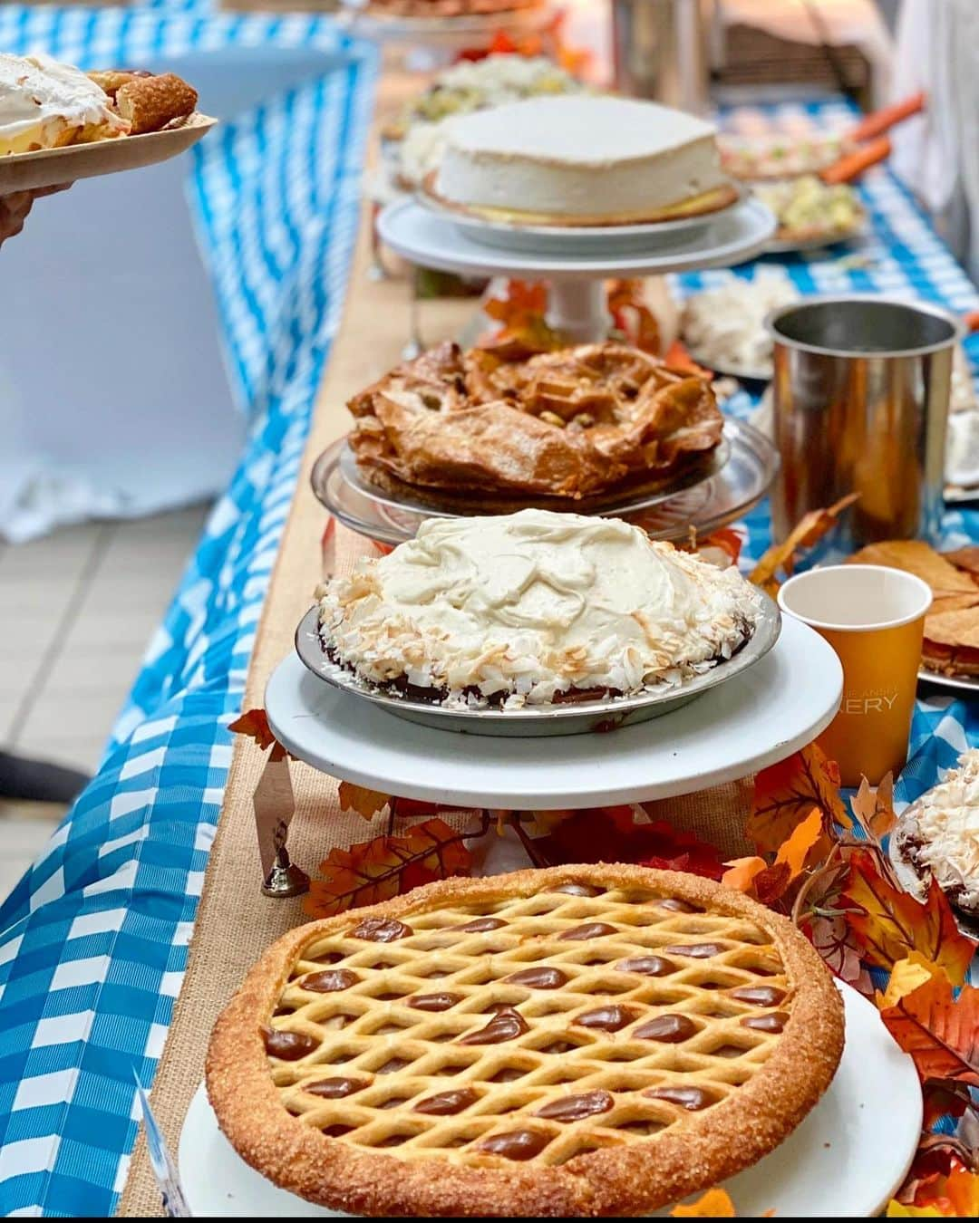 DOMINIQUE ANSEL BAKERYさんのインスタグラム写真 - (DOMINIQUE ANSEL BAKERYInstagram)「This year will mark our 9th year of Pie Night here in NYC. It all started because we took the team apple picking one year and came back with 200 lbs of apples and weren’t quite sure what to do with so many, so naturally we decided to make some pies. But instead of just apple pie, we baked a few different savory and sweet ones and thought maybe some people might want to come eat pies with us. Our website crashed, 800 people emailed us within a few minutes…and we only had seating for about 25 people. Year after year, Pie Night grew into a few nights, then a few weeks, each year with an entirely new menu of savory and sweet pies, cocktails, plenty of ice cream and cider to go around, and now it’s become our favorite autumn tradition. From those early days (swipe through for a look, back when iPhone cameras weren’t quite as advanced!), to baking pies to bring you some sort of comfort during that first year of lockdown, to a travel-themed menu (since we all couldn’t go anywhere in the pandemic), to pies inspired by our favorite movies and TV shows, we’ve welcomed thousands of you through the years and have baked somewhere around 7,000 pies. I’m excited to welcome you to SoHo for this year’s Pie Night - when we look back at 10 decades of history and pop culture through pie! Tickets launch on @Resy TOMORROW (FRI 9/1) at NOON ET (link in bio ⬆️). #dabpienight  *** DATES: TUES-THURS 9/12-9/14, 9/19-9/21, 9/26-9/28 TIMES (90-min sessions): 5-6:30pm, 6:45-8:15pm, 8:30-10pm 🥧🥧🥧」9月1日 7時54分 - dominiqueansel