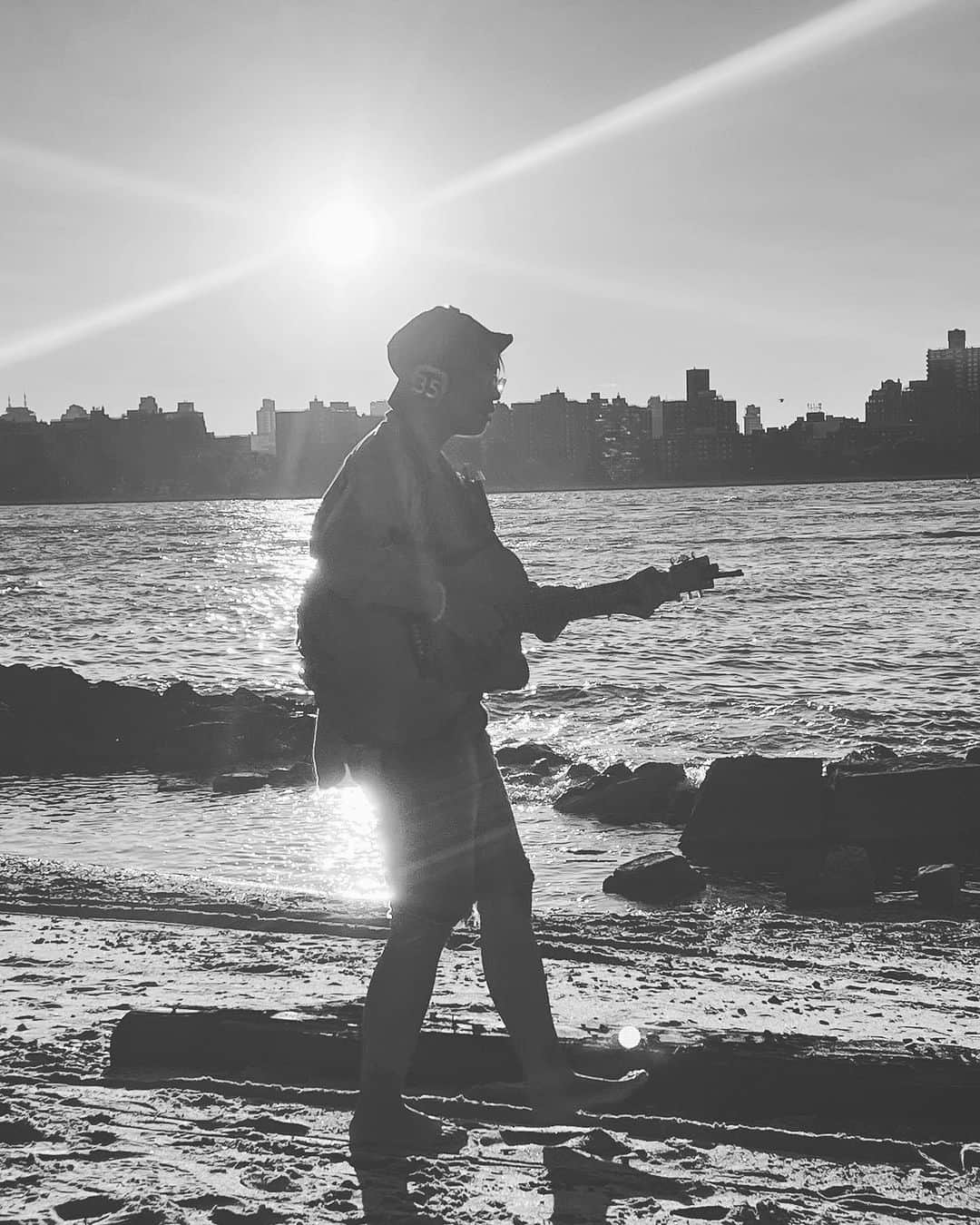 カーキ・キングのインスタグラム：「Soundcheck @treyalam」