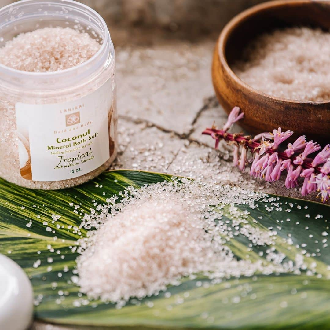 Lanikai Bath and Bodyのインスタグラム：「Our coconut collection marries buttery top notes to the gentle embrace of coconut, subtly sweetened with cane sugar and a hint of vanilla. Experience the gentle caress of summer all year round.   🌴 Nourish. Relax. Escape. 🌴   #CoconutBliss #TropicalLuxury #lanikaibathandbody」