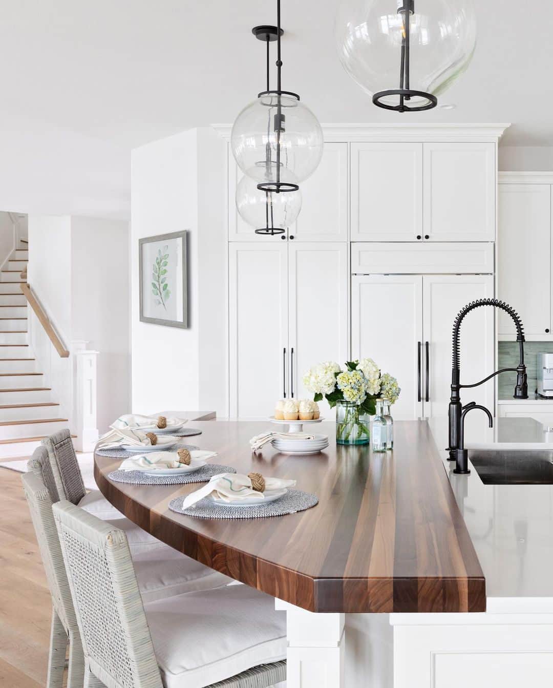 MT DOMAINEのインスタグラム：「Coastal Modern.  (Via @emilymossdesigns) #MyDomaine」