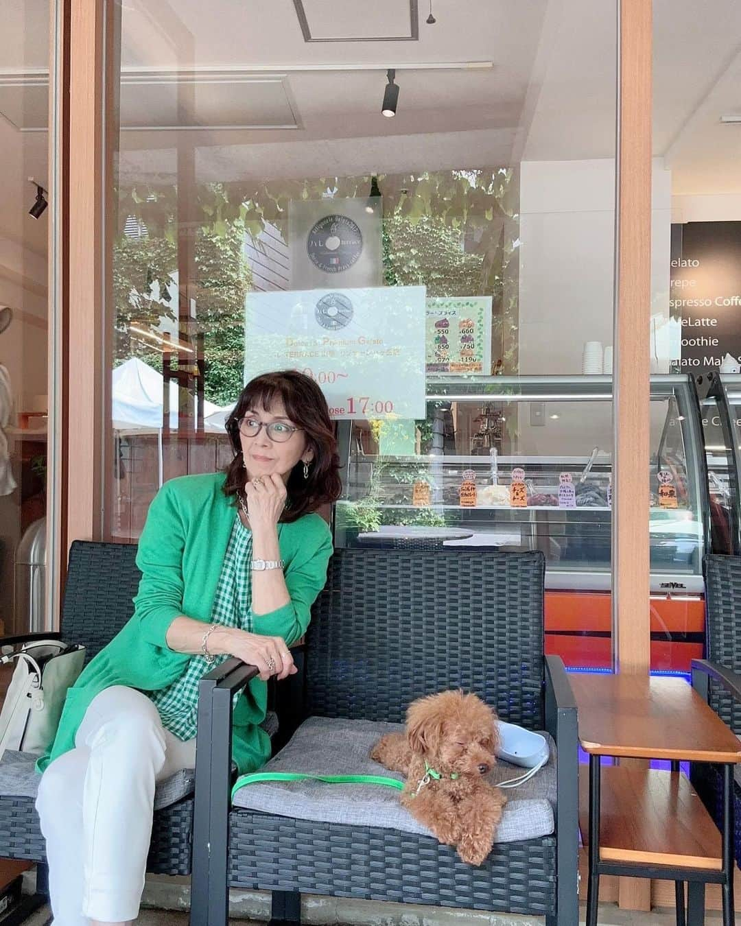 柏木由紀子さんのインスタグラム写真 - (柏木由紀子Instagram)「次女の家族と訪れた 八ヶ岳の旅。 思い切って連れ出してもらい結果大正解！ @season_risonare は ドッグフレンドリーで 食事も美味しく、孫が楽しめるアクティビティも多く みんなが幸せになれる場所でした😊  #柏木由紀子ファッションクローゼット 好評発売中！ #楽天ブックスファッション部門1位獲得 #発売前重版 #坂本九音楽事務所 #坂本九 #坂本九柏木由紀子 #シニアファッション #シニア世代のファッション番長 #75歳 #70代コーディネート #60代コーディネート #50代コーディネート #柏木マダム #カシワギマダム #由紀子巻き #60代ヘアスタイル」9月1日 8時35分 - yukiko_kashiwagi