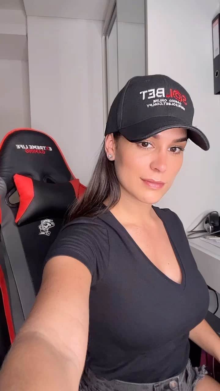Fabi Martinezのインスタグラム：「🙌🏻 Estoy de regreso por casa, ( @solbet_py ) más actualizada,y con más sorpresas para vos ..  #onlinebusiness #paraguay #casino」