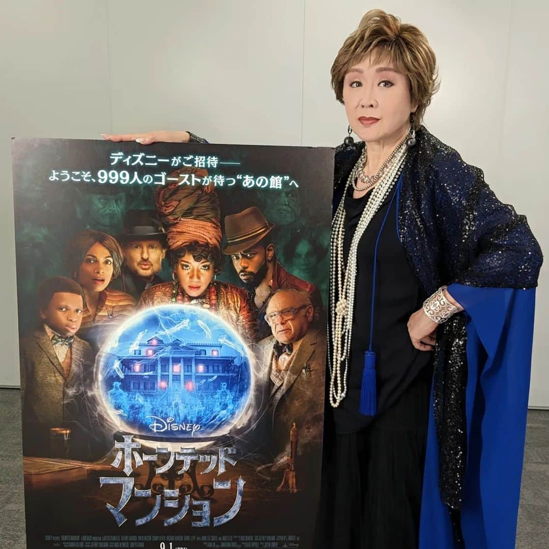 小林幸子さんのインスタグラム写真 - (小林幸子Instagram)「いよいよ！本日9月1日公開の ディズニー映画最新作 「ホーンテッドマンション」  あのディズニーランドの人気アトラクション“ホーンテッドマンション”が実写映画化。  そして、アトラクションでも人気のキャラクターで、物語のカギを握る 水晶玉の女　マダム・レオタ役の 吹替声優を小林幸子が務めさせて頂きました‼️✨  私は「ホーンテッドマンション」の大ファンで、ディズニーランドに行くとアトラクションも必ず行きます。それがまさか自分が実写版のマダム・レオタをやれるようになるとは思いませんでした。  この映画は、怖くて笑えて泣けて、アトラクションを映画でも体験できます  マダム・レオタ　違和感なく見て頂けたら嬉しいな❤  ぜひ、映画館でみてくださ〜い‼️  #sachikokobayashi  #小林幸子  #マダムレオタ  #吹替声優  #ホーンテッドマンション  #映画館で見てね」9月1日 8時38分 - kobayashi_sachiko_5884