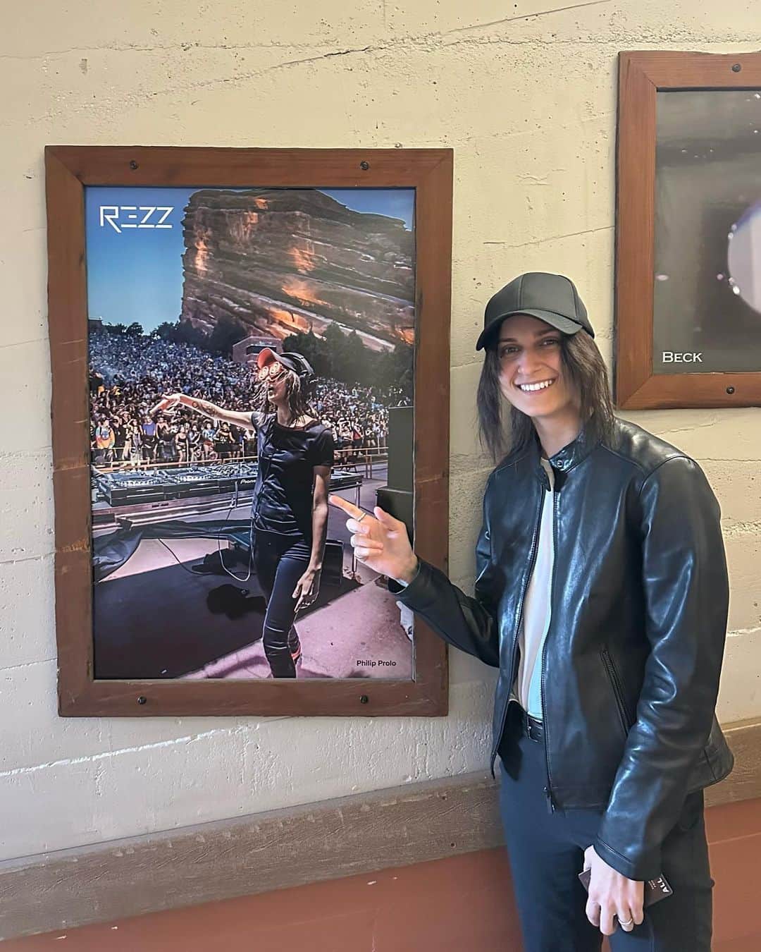 REZZさんのインスタグラム写真 - (REZZInstagram)「Tonight’s the night. Btw they added my photo to the red rocks wall 😭 swipe to see. So epic!!  📷  @tessapaisan」9月1日 8時53分 - officialrezz