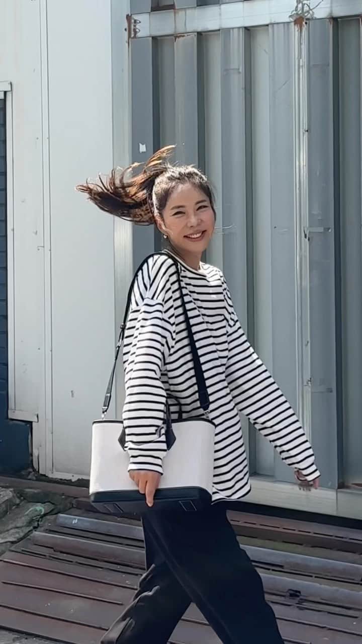 のインスタグラム：「베이직루즈티셔츠에 투웨이핀턱밴딩팬츠 블랙 컬러 입었던 날! 기본중에 기본 컬러 블랙은 무조건 하세요🖤😎👍🏻  잠시후 11시에 투웨이핀턱밴딩팬츠 오픈하겠습니다! 오늘은 현대백화점 팝업 오픈날로 좀 정신이 없을듯 한데 시간날때마다 댓글달러 올께요♥️  오늘도 행복한 쇼핑 되세요!!  #어버브 #투웨이핀턱밴딩팬츠」