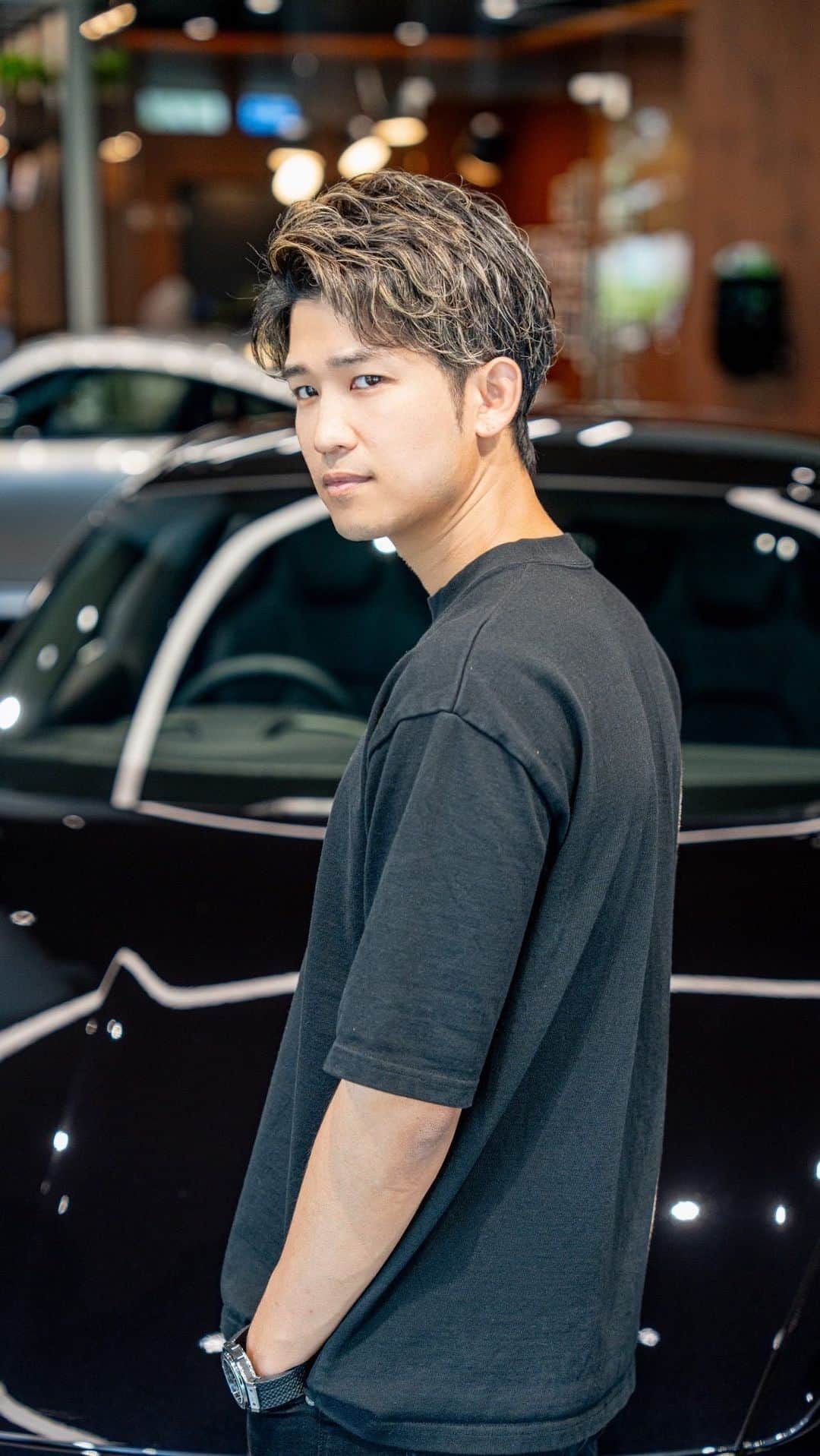 田村大のインスタグラム：「【Short version】  『Porsche x Dai Tamura Special ART exhibition』  －－－－－－－－－－－－－－－－－－－－－－－－－ ポルシェと田村大のスペシャルコラボレーション展覧会まであと16日。 ・ ポルシェの魅力を手描きの"ART"でお伝えします。 ・ 僕自身は9.16(土)-9.18(月)の３日間10:00-18:00で在廊しています。 ・ どなたでも無料でご覧になれますので、是非お気軽にお越し下さい。  #porche  －－－－－－－－－－－－－－－－－－－－－－－－－ 日程 : 2023.9.16(土)-9.24(日) 会場 : ポルシェスタジオ銀座 住所 : 東京都港区東新橋１丁目５ー２」