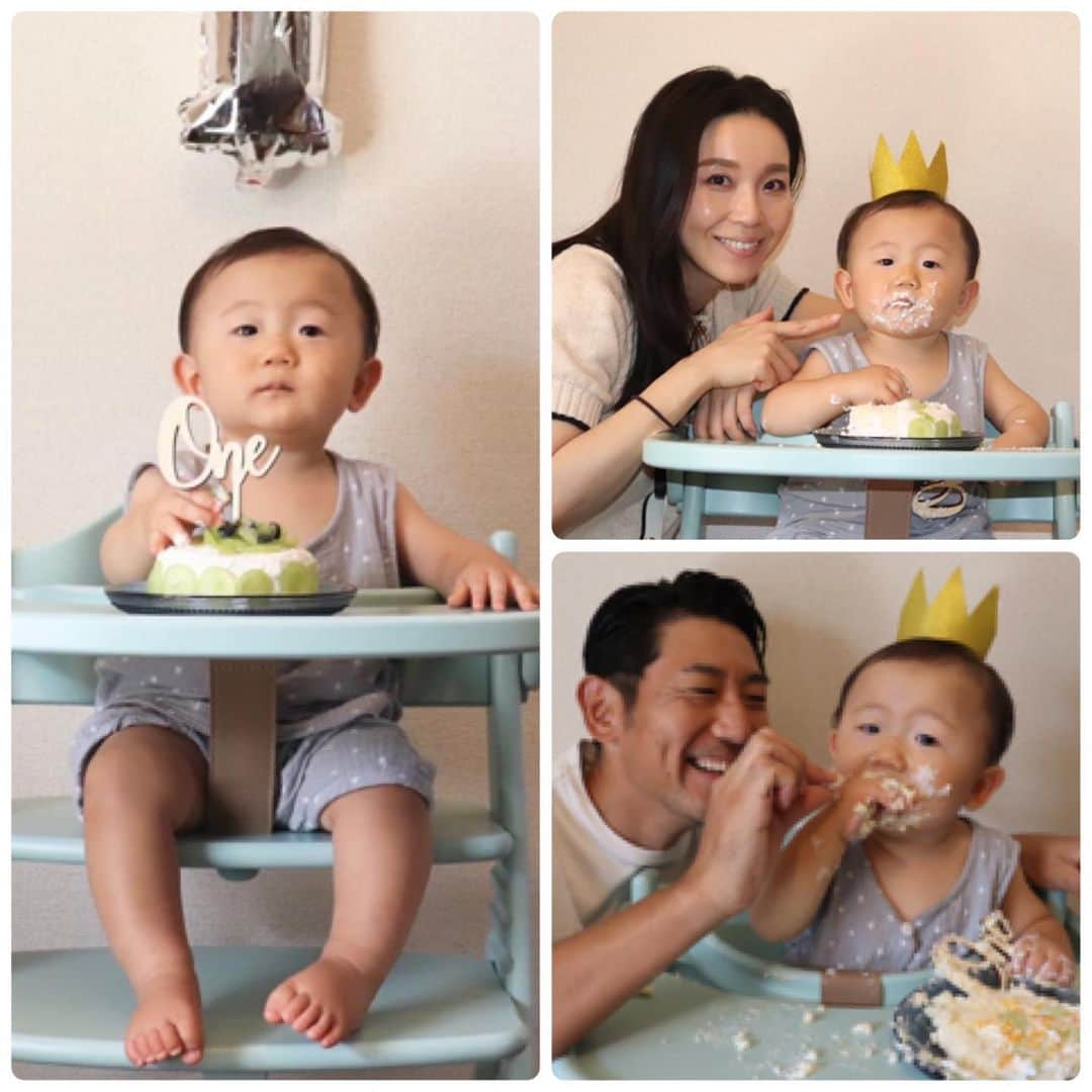 服部水季さんのインスタグラム写真 - (服部水季Instagram)「【happy birthday MY sweet boy】  先日、長男が4歳のお誕生日を迎えました🎂  2019/8/27 に予定日より急いで出てきてくれた僕。  元気な産声を聞いた時、心から安堵したけど胸の上で抱くとかできず。。。 数時間後、自室でその存在を確認できた時は涙が溢れて、初めて母としての涙を流しました😢  とはいえ、産まれてからは初めてのことだらけで、可愛いという気持ちより「しんどさ」「不安」が先行して、ネットサーチもしまくってました、、、  寝んねトレーニングや、メンタルリープ、輝きベビーのメソッド。 第一子、手がかかったけど色んな事を知るキッカケになって少し私を成長さえてくれました🌲  昨年１０月には、弟が産まれてお兄ちゃんに。 抱っこを我慢したり、ヤキモチもあったと思うけど、想像以上に受け入れて優しい部分が垣間見られ🥹 親が考えてるより、子どもは自立してて、成長してるんだな。って感心させられました。  いまだに2時間くらいで起きてくるし、ママにべったり君。 イノシシ産まれだよねっていうのがよく分かる、突進型🦬 走る、突っ込む、はねる。  女の私には理解不能な、棒愛、長い物好き愛、刀愛とかw  怒ることもいっぱいあるけど「愛してるなー」って思わせてくれる世界一愛おしい子🥰  お誕生日の写真は、不機嫌な乾杯から始まって。。。 家族大集合のお誕生日会。  産まれた時0、1、2、3歳のお誕生日の写真を載せました▶️▶️▶️▶️  見てくれた方ありがとう〜🩷🩷  #4歳お誕生日 #長男 #おめでとう」9月1日 9時27分 - yoginimizuki