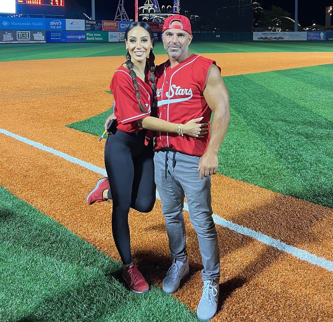 メリッサ・ゴーガのインスタグラム：「What a night at the ball park! All for an amazing cause! @dolorescatania you did it again! @maimohealth ♥️⚾️The Stands were WILD!! They made it that much better!! #rhonj」