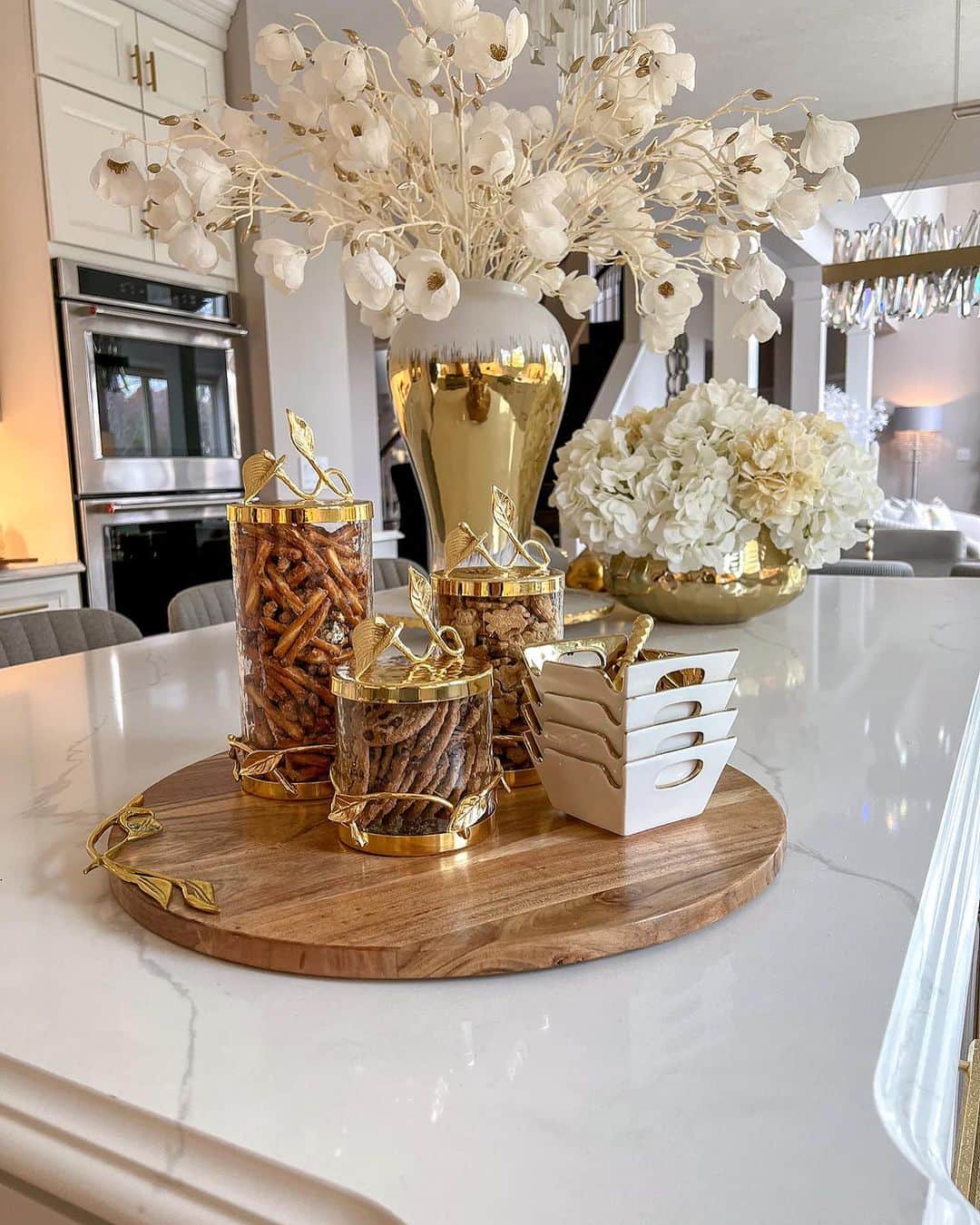 のインスタグラム：「Looking to create the perfect coffee bar? At inspiremehomedecor.com we carry beautiful canisters, mugs, trays, and so much more only a click away☕️Tap the link in bio!」