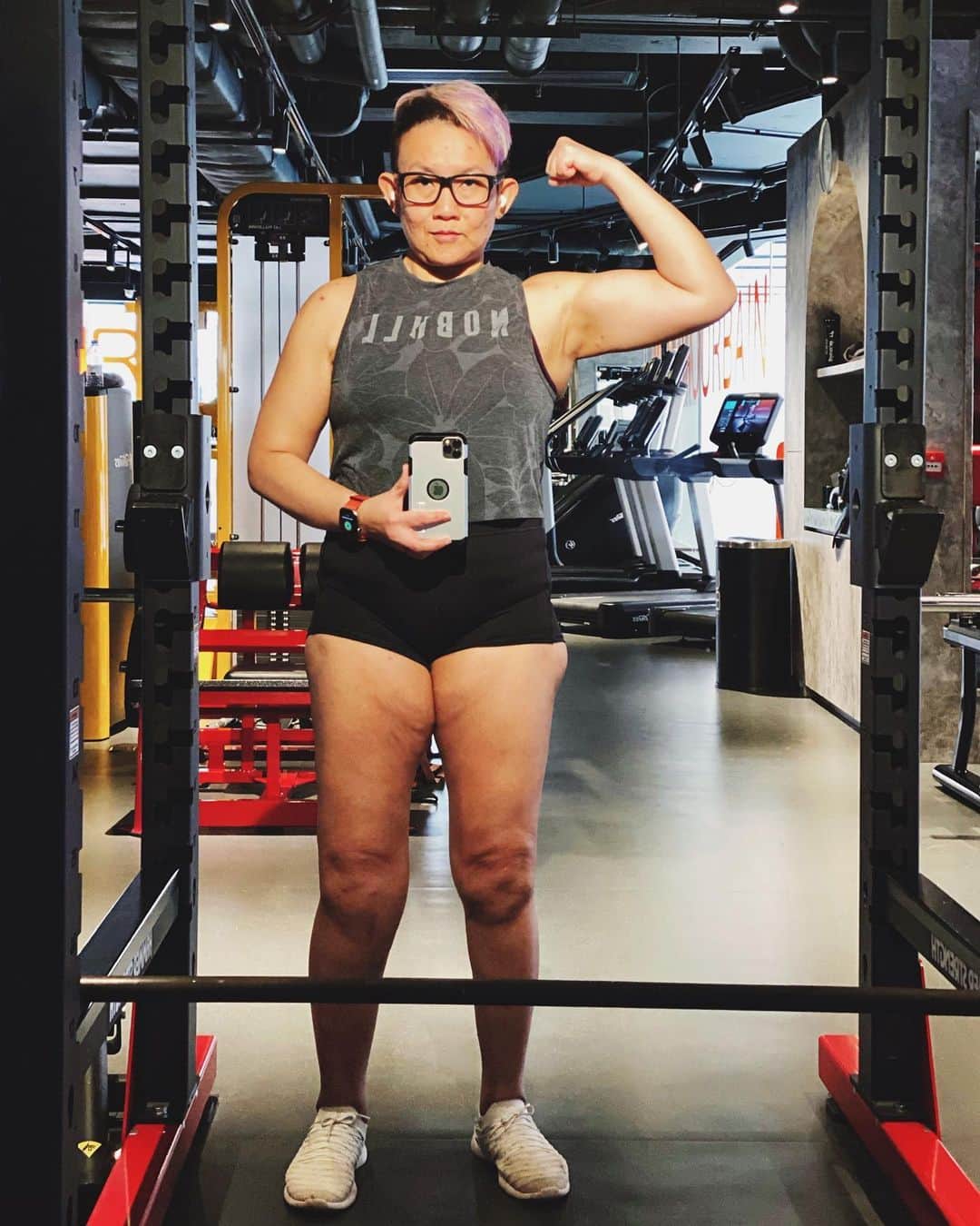 鄭碧瑩のインスタグラム：「45 this year and can’t ask for more.  That doesn’t mean I’m not hustling. Some people want to retire at this age, I don’t understand why but that’s not me.   Mind and body do not slow down as you age as long as you’re doing your part to keep it going. If you’re not making the best out of your time (i.e. spending too much time here…), don’t make excuses.   Be accountable for all things you’ve committed to. Never stop learning.」