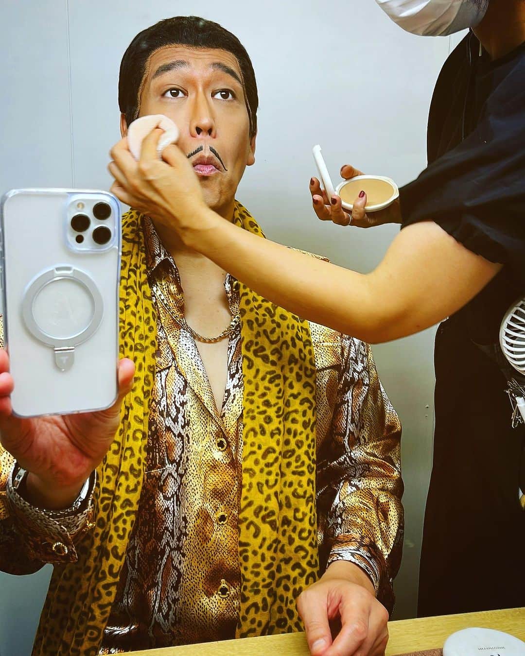 ピコ太郎のインスタグラム：「メイクメイク。 ふふふ。 #ppap」