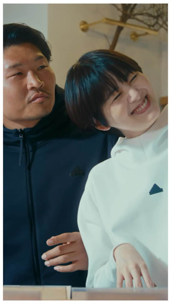 ADIDASTOKYOのインスタグラム：「夢中を身にまとえ。 #稲垣啓太 #稲垣貴子 夫妻は時間を忘れてレコード探し🎧 Z.N.E.でどこまでも心地よく、夢中に。👀 #adidasSportswear @gaki.keita @kikoarai  Link in bio」