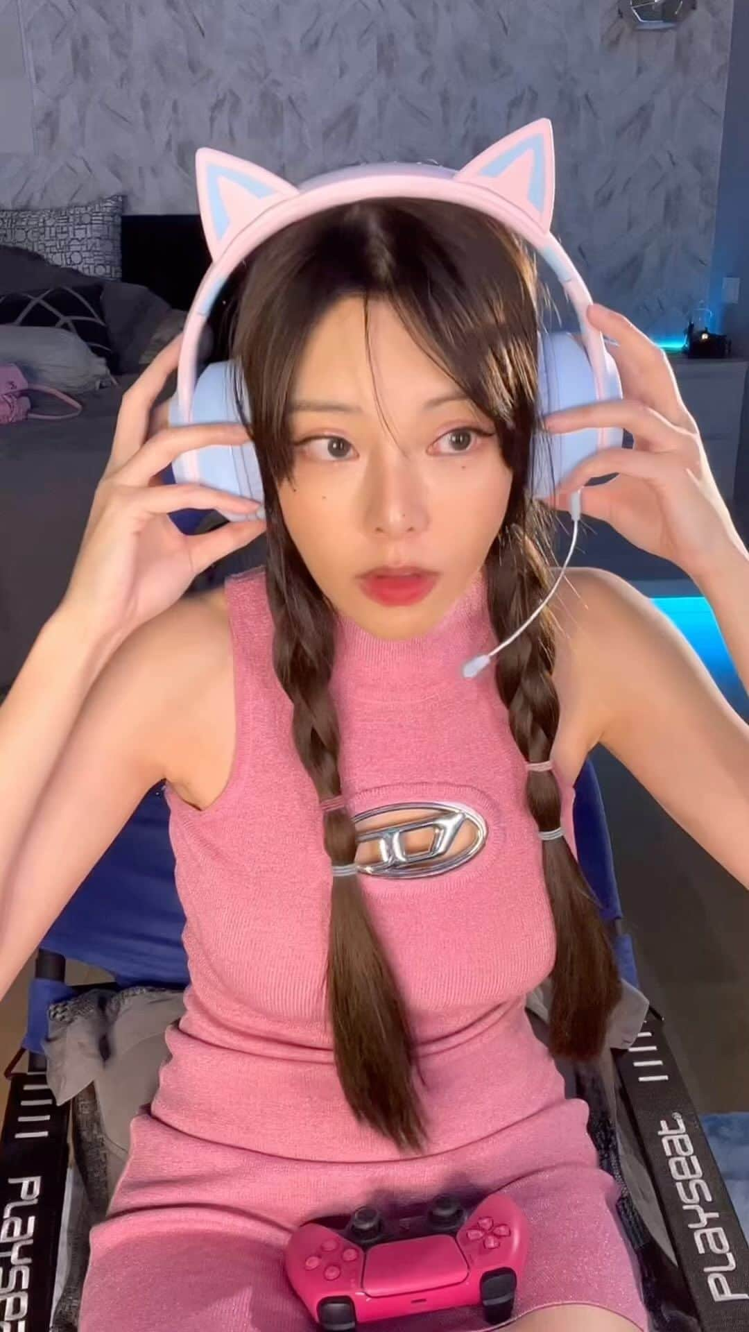 李元玲のインスタグラム：「kitty cat is online ~ let’s play 😻 #gamergirl @callofduty」