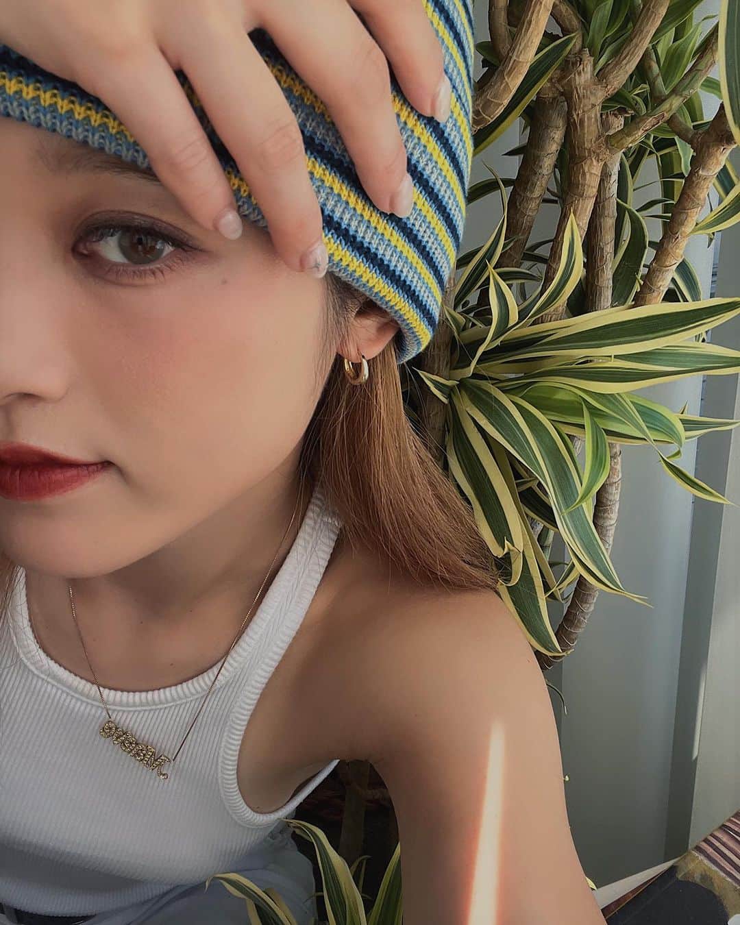 所谷舞さんのインスタグラム写真 - (所谷舞Instagram)「大好きな色の組み合わせ🐬🌼 お天気最高だ！帽子かぶりたいけど暑いかなぁ @reina08 がくれた🌳が可愛くてずっとみてる🤤🌱」9月1日 10時28分 - _mai_i_