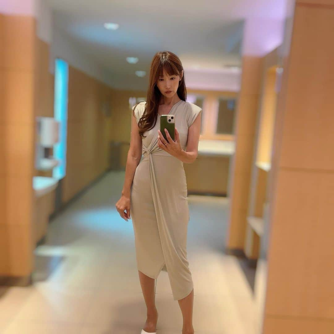 渋谷恭子さんのインスタグラム写真 - (渋谷恭子Instagram)「#qung のワンピ👗  1番最近購入したブラックのセットアップはまだ1回も着てないから、近いうちに着ようと思ってる！  #ワンピース #ワンピ #グリーン #アラフィフ #アラフィフライフ #タイト #タイトワンピース」9月1日 10時38分 - kyoko.86