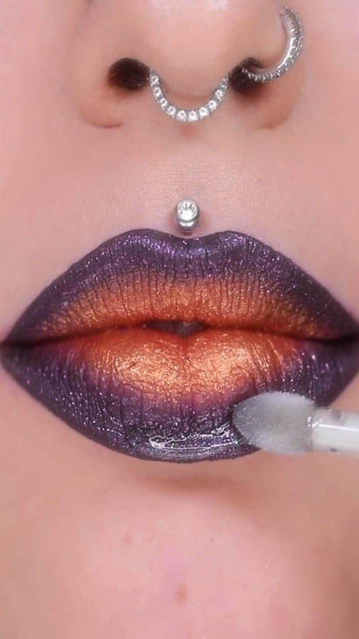 ヤスミナ・ダニエルのインスタグラム：「Don’t hate me for ruining it with the gloss 😩😩😩😩  #lipart #ombre #makeuptutorial #oddlysatisfying」