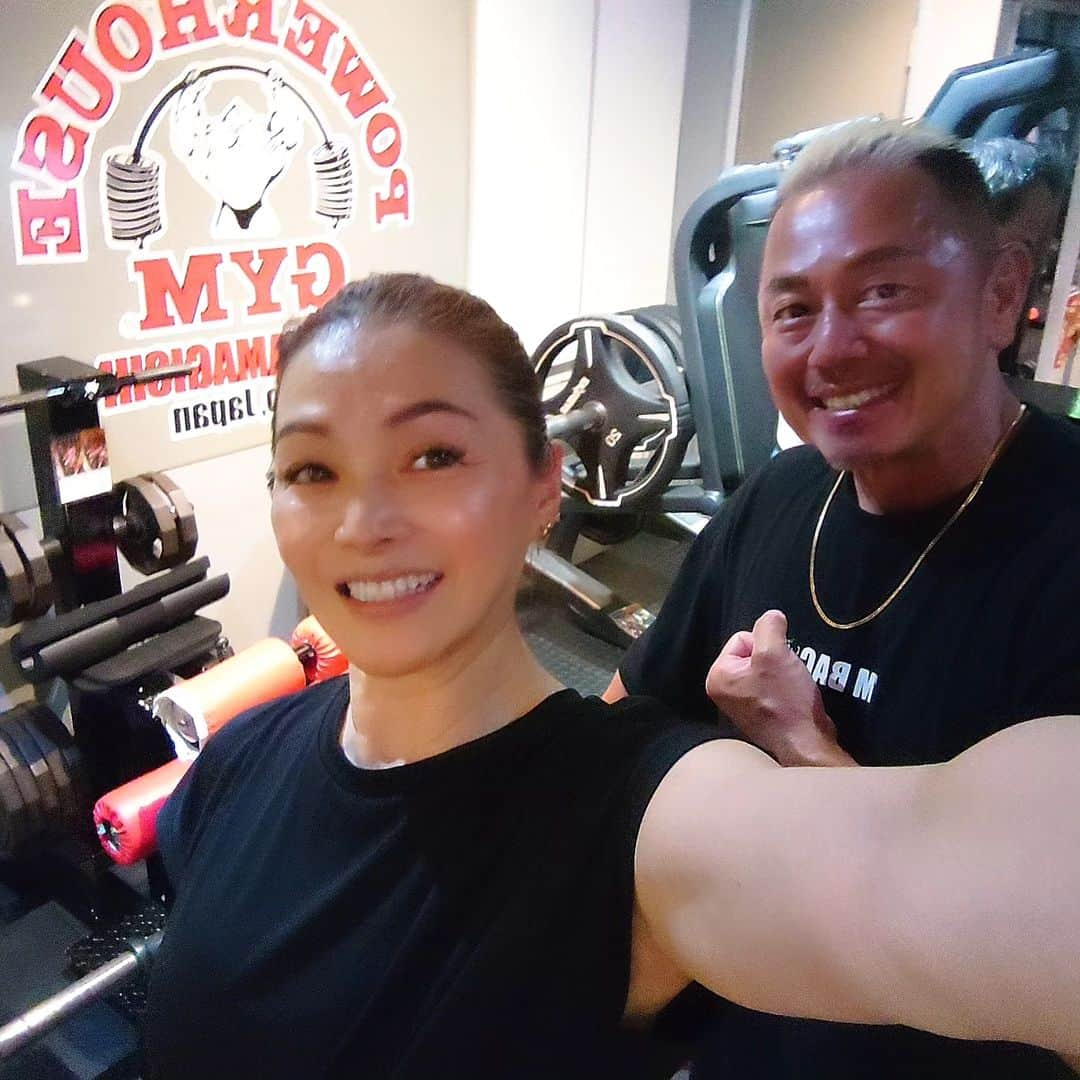 渡辺めぐみさんのインスタグラム写真 - (渡辺めぐみInstagram)「パーソナルトレーニング💪  コツコツ、頑張って筋肉貯筋してます😁👍  トレーナーは、斉藤さん 本当に、キ・ツ・イ😁⤴️⤴️⤴️  60歳に向けて、頑張ります💪💪  #筋トレ #筋トレ女子  #筋肉貯筋 #プロテイン #ゴールデンタイム #instagramjapan  @fumiyukisaito @powerhousegym_tokyojapan」9月1日 16時20分 - meguheart