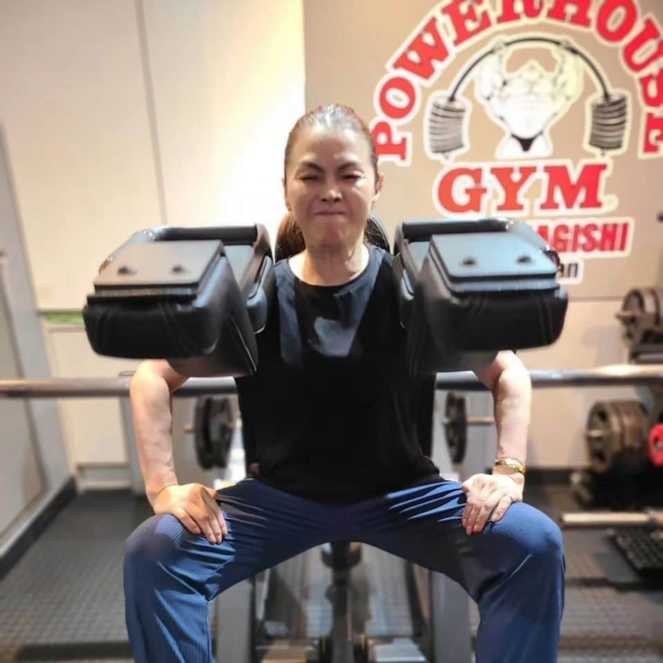 渡辺めぐみさんのインスタグラム写真 - (渡辺めぐみInstagram)「パーソナルトレーニング💪  コツコツ、頑張って筋肉貯筋してます😁👍  トレーナーは、斉藤さん 本当に、キ・ツ・イ😁⤴️⤴️⤴️  60歳に向けて、頑張ります💪💪  #筋トレ #筋トレ女子  #筋肉貯筋 #プロテイン #ゴールデンタイム #instagramjapan  @fumiyukisaito @powerhousegym_tokyojapan」9月1日 16時20分 - meguheart