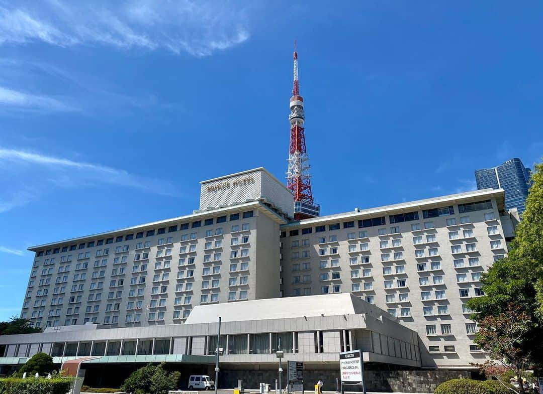 東京プリンスホテルさんのインスタグラム写真 - (東京プリンスホテルInstagram)「本日9月1日、東京プリンスホテルは開業59周年を迎えました。  1964年よりこれまで、ご愛顧いただきましたすべてのお客さまに感謝申しあげます。 今後も、どこか懐かしく温かな空間で、みなさまに心地よいひとときをお過ごしいただけるよう、スタッフ一同精進して参ります。  みなさまの東京プリンスホテルでの思い出をぜひコメントで教えてください✨  Today, on September 1st, Tokyo Prince Hotel celebrates its 59th birthday! ✨  We’d like to extend our heartfelt gratitude to all those who have stayed with us since that fateful opening day back in 1964.  From all of us here, we thank you for your ongoing support throughout these long years, and pledge to continue providing the utmost hospitality and comfort within a forever warm and welcoming environment.   Feel free to share your experiences and fondest memories of Tokyo Prince Hotel in the comments!  Share your own images with us by tagging @tokyoprincehotel  —————————————————————   #東京プリンスホテル #開業記念日 #プリンスホテル #tokyoprincehotel #princehotel」9月1日 10時58分 - tokyoprincehotel