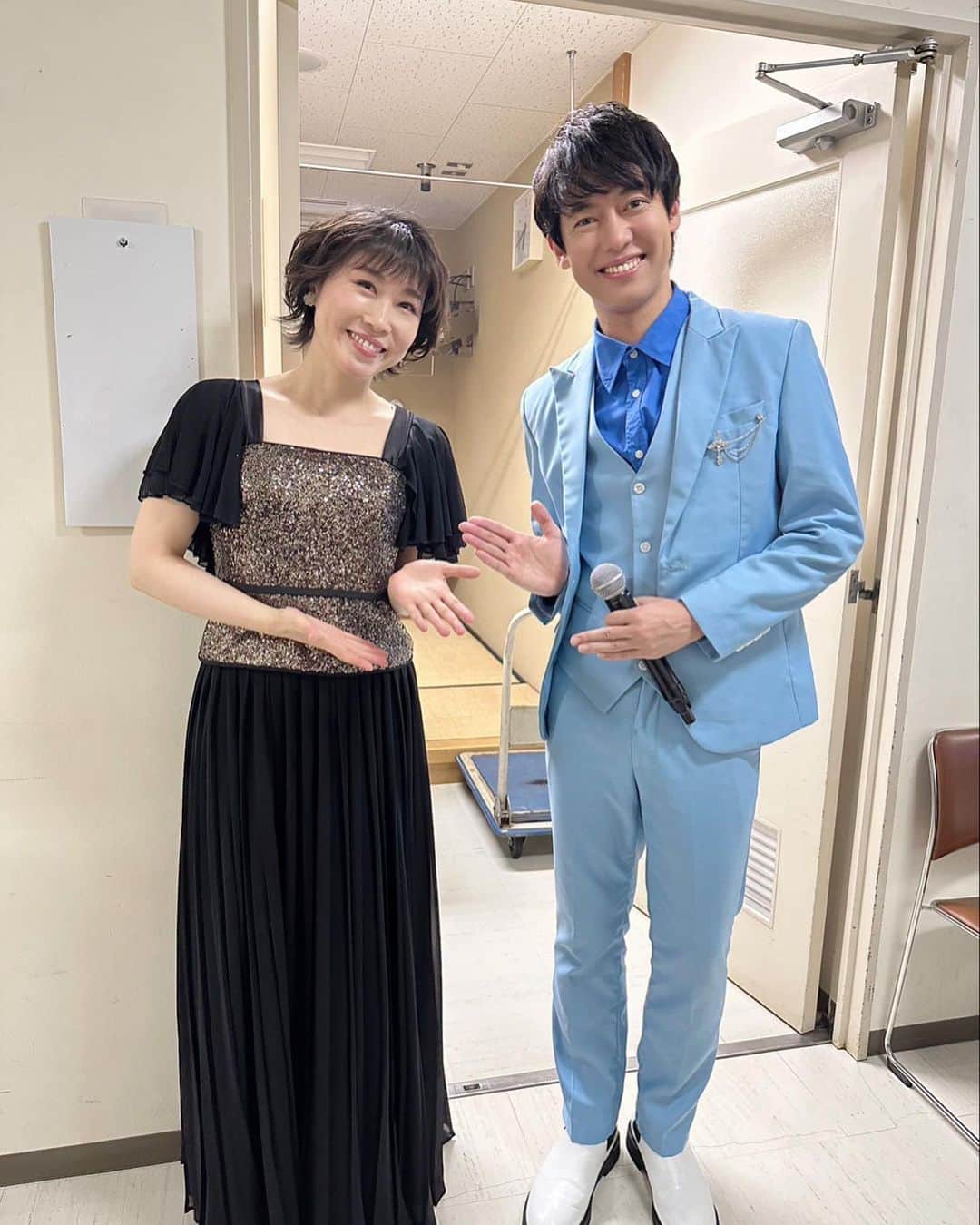 松阪ゆうきのインスタグラム：「本日16:30〜  NHK BSプレミアム📺 『新 BS日本のうた 北海道音更町』最後の再放送です♪  まだの方ぜひご覧下さいね！！  一枚目 水森かおり先輩と。 (写真🤳取ろう！と出番前に優しく声をかけて下さいました。また稲沢でもお世話になります🙇‍♂️)  二枚目 二枚目な3人⁉️😆 一条貫太さん、辰巳ゆうとさんと。  ありがとうございました😊  #nhkbsプレミアム  #新bs日本のうた  #北海道  #音更町  #水森かおり さん #一条貫太 さん #辰巳ゆうと さん #松阪ゆうき  #見てね」