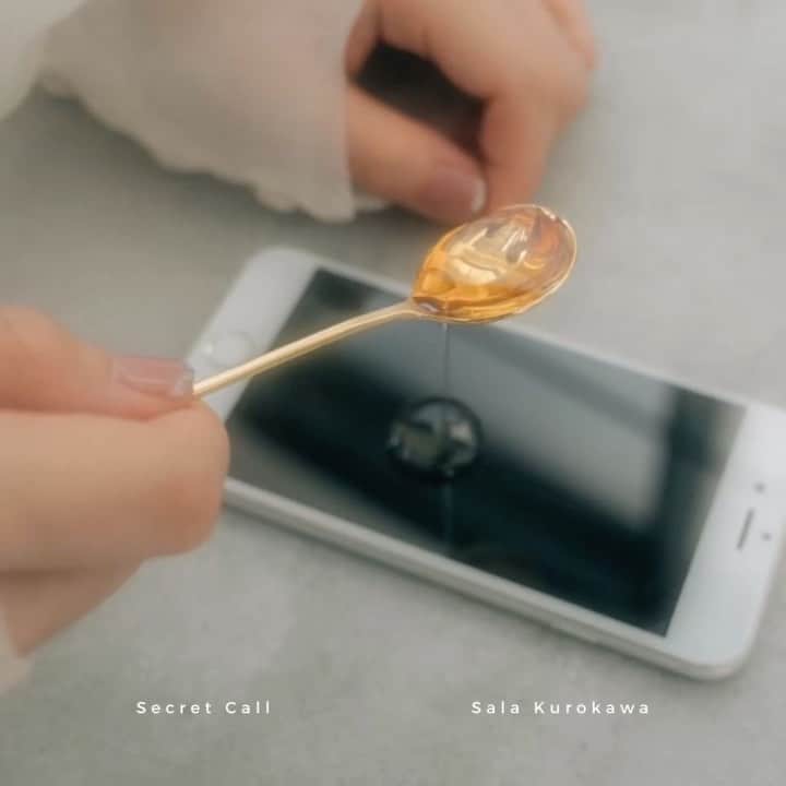 黒川沙良のインスタグラム：「2023.9.1  New Release ... 🍯  〝 𝐒 𝐞 𝐜 𝐫 𝐞 𝐭  𝐂 𝐚 𝐥 𝐥〟  ずっと温めてきた大切な1曲が いよいよリリースされました🫧 甘酸っぱい午前3時のSecret Call たくさん聴いてもらえたら嬉しいです✨  Words,Music by @kurokawa_sala  Arranged by @manaboon0320  Vocal Recorded by @masayawada  Mixed by @doiidp   - - - - - - - - - - - - - - - - - - - - - -   ／ ⋆͛📣黒川沙良 ポスタープレゼント   キャンペーン❣️ ＼  Instagram、Xでシェアしてください🐝꙳☄︎  ①「Secret Call」の感想 ②楽曲リンク ③黒川沙良アカウントタグ付け (※公開アカウントに限ります🙇🏻‍♀️)  期限:2023年9月1日〜9月3日(23:59)  🌟抽選で3名様に黒川沙良新アーティスト写真サイン付きポスタープレゼント！✨ 皆様の力でSecret Callを広めてくれると嬉しいです❣️ 沢山のシェアお待ちしております🫶😍  - - - - - - - - - - - - - - - - - - - - - -   #黒川沙良  #SecretCall」