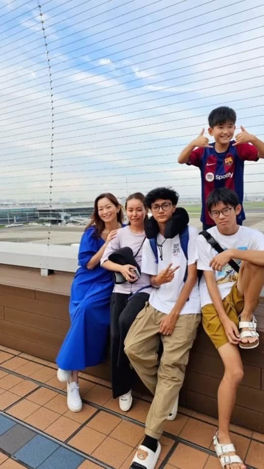 のインスタグラム：「妹親子が帰国の日 サプライズで純ちゃん親子が来てくました😭  なんて優しいんだー😭😭😭  帰国2日前にも部活終わったら遊べるよって、わざわざ来てくれて、バスケやサッカーをしたり、最後はみんなでリレーまでして夜な夜な遊びました😆 その2日後には空港にもサプライズ登場！ 私だけ知ってたけど、妹と甥っ子は知らなかったからほんとにサプライズ✨  甥っ子は来年は純ちゃん達ともっと遊びたいなぁってちょうど言ってたばかりだったのでとても喜んでました^_^  純ちゃん親子のおかげで楽しい夏休みになったよ！  心からありがとう✨❤️」
