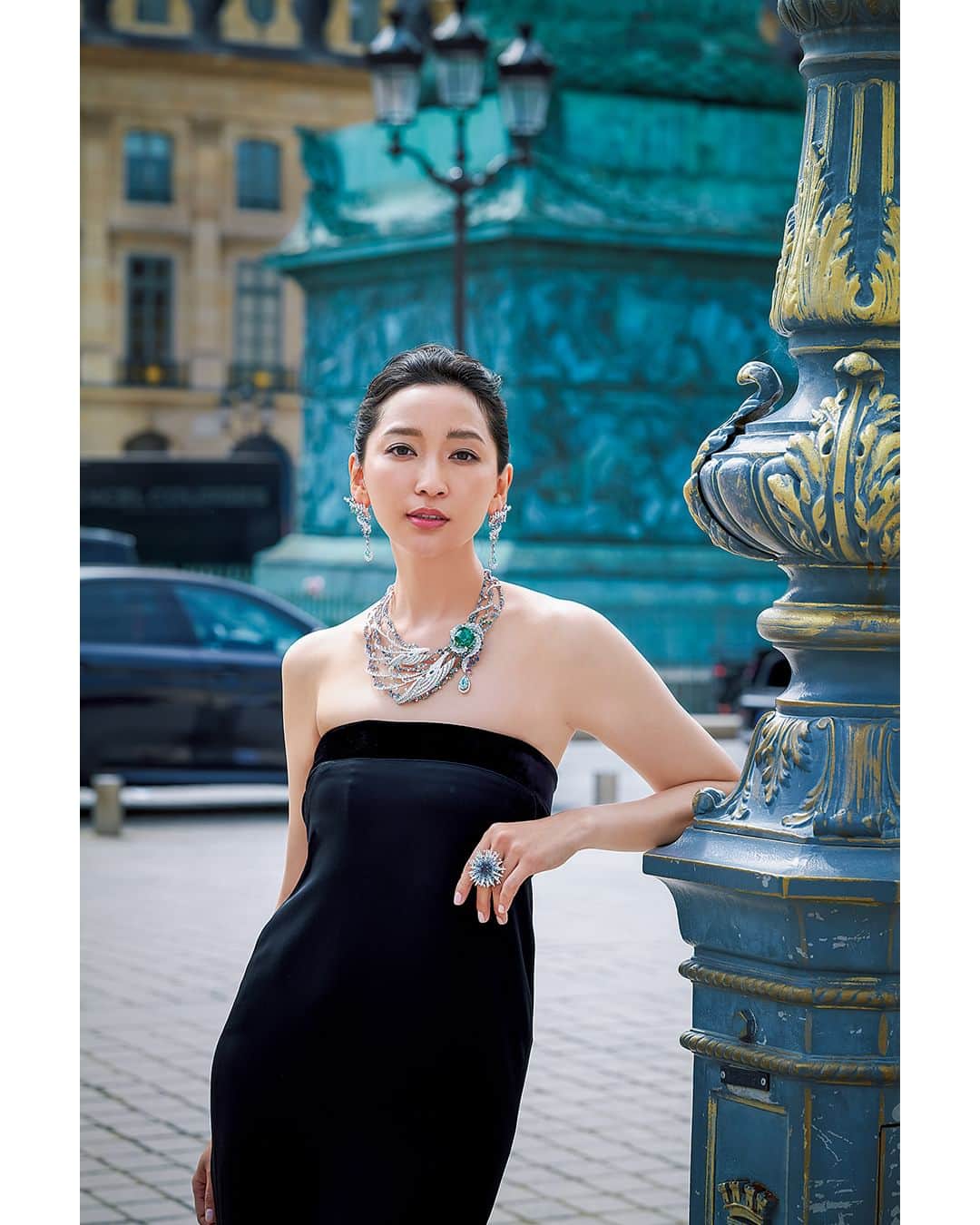 Mikimotoさんのインスタグラム写真 - (MikimotoInstagram)「Mikimoto Editorials  Actress, Anne (@annewatanabe_official), adorned in our latest High Jewellery Collection “Praise to the Sea” at Place Vendome, on the latest issue of Waraku Magazine.   ミキモトにとって特別な地であるパリで、女優・杏さんが新作ハイジュエリーコレクション「Praise to the Sea」を纏う。  小学館『和樂』10月・11月号より 撮影／武田正彦 ヘア／YUSUKE TANIGUCHI メーク/GO MIYUKI ネイル/AKANE スタイリスト/押田比呂美  #MIKIMOTO #ミキモト#和樂 @warakumagazine #MikimotoHighJewellery #PraisetotheSea」9月1日 12時00分 - official_mikimoto