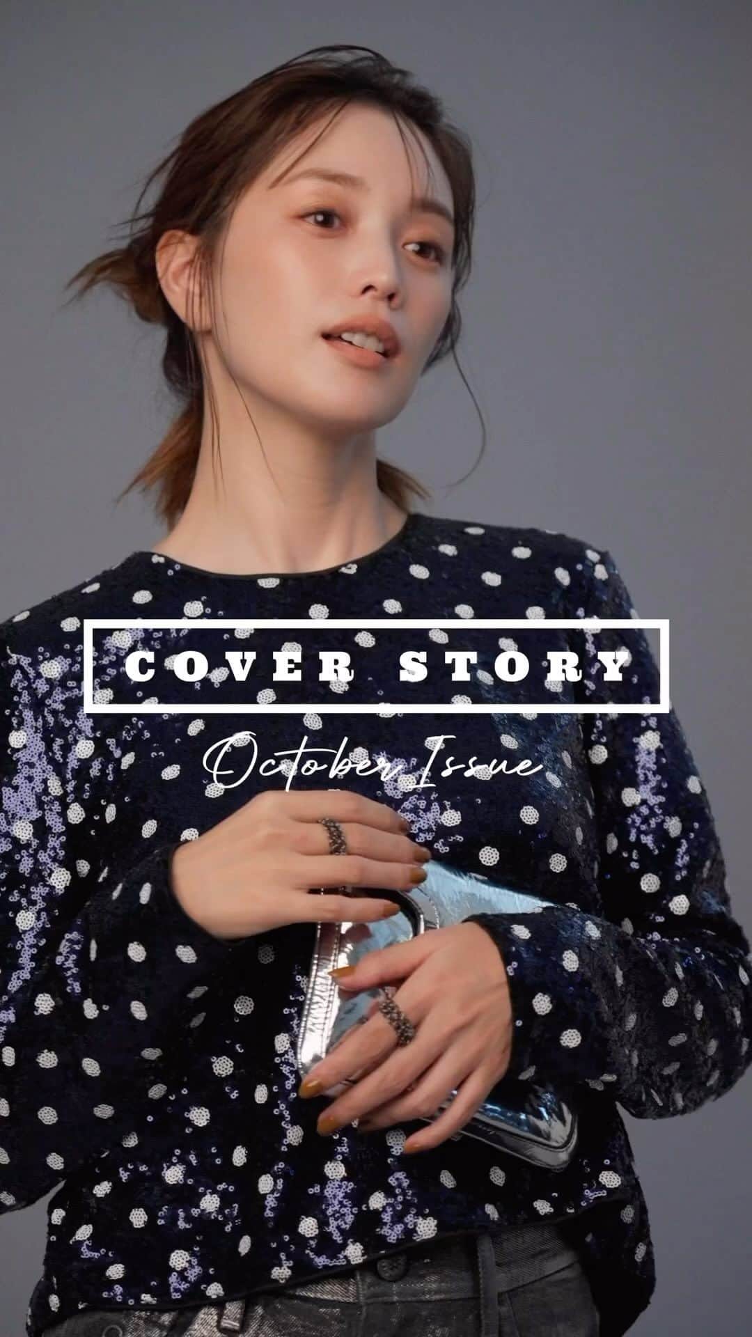 蛯原友里のインスタグラム：「STORY10月号、本日発売です！  撮影の舞台裏は、いつも楽しくも真剣に、 でもやっぱり楽しく☺︎」