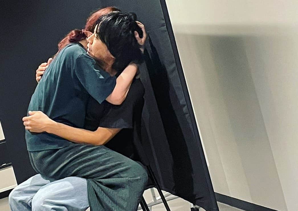 田中良子のインスタグラム：「10月24日(火)までの出演日が決まりました👏✨ 私は小さいエヨルフに出演してます👨‍👩‍👦  👇私の出演日👇 4日（水）15:00 (19:30完売) 6日（金）15:00 19:30 9日 (月祝)12:00完売 11日(水)  15:00 19:00 13日(金) 19:30 20日(金) 15:00  19:30 22日(日)16:00  4日のお昼や、6日、11日のお昼、 狙い目です🙆‍♀️  私のチケットで来てもらえたら更に 私が喜びます🥹 よろしくお願いします🙇‍♀️  https://ticket.corich.jp/apply/273039/016/」