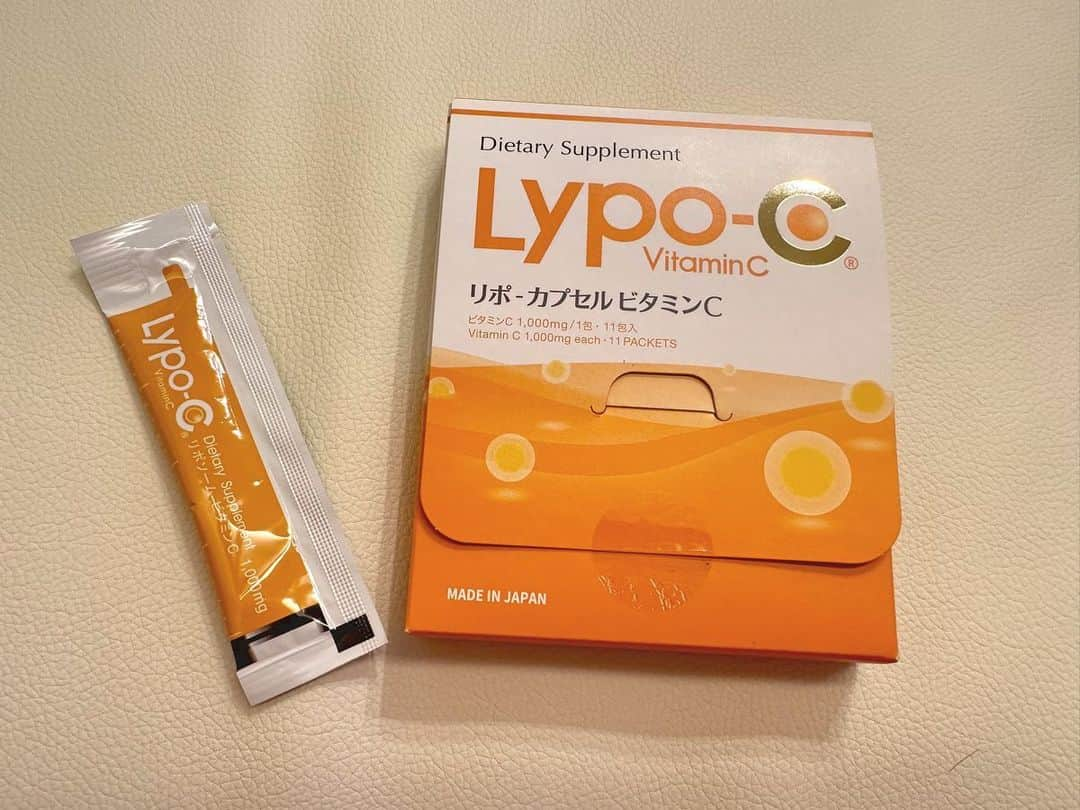 松浦三佳さんのインスタグラム写真 - (松浦三佳Instagram)「＊ ビタミンとか飲んでる？と質問を良くされるのですがこれ飲んでます(　˙▿˙　)☝ これ田中みな実さんが飲んでるで話題やから多くの人が知ってると思うけど、みかは毎日朝晩飲んでる*°♡ 正直味は無理やけど🥲少量やから頑張って飲んでる‼️ みんなは何飲んでるんだろ☺️ ＊ ＊ ＊♡★♡ﾟ･*:.｡ ｡.:*･ﾟ♡★♡ﾟ･*:.｡ ｡.:*･ﾟ♡★♡ﾟ･*:.｡ ｡.:*･ﾟ♡  #リポC #ビタミンC #サプリメント #リポソームビタミンc  #美白 #疲労回復 #ビタミン #毎日週間 #美容 #beauty  #vitamin  #lypoc」9月1日 12時18分 - mikarinrin5555