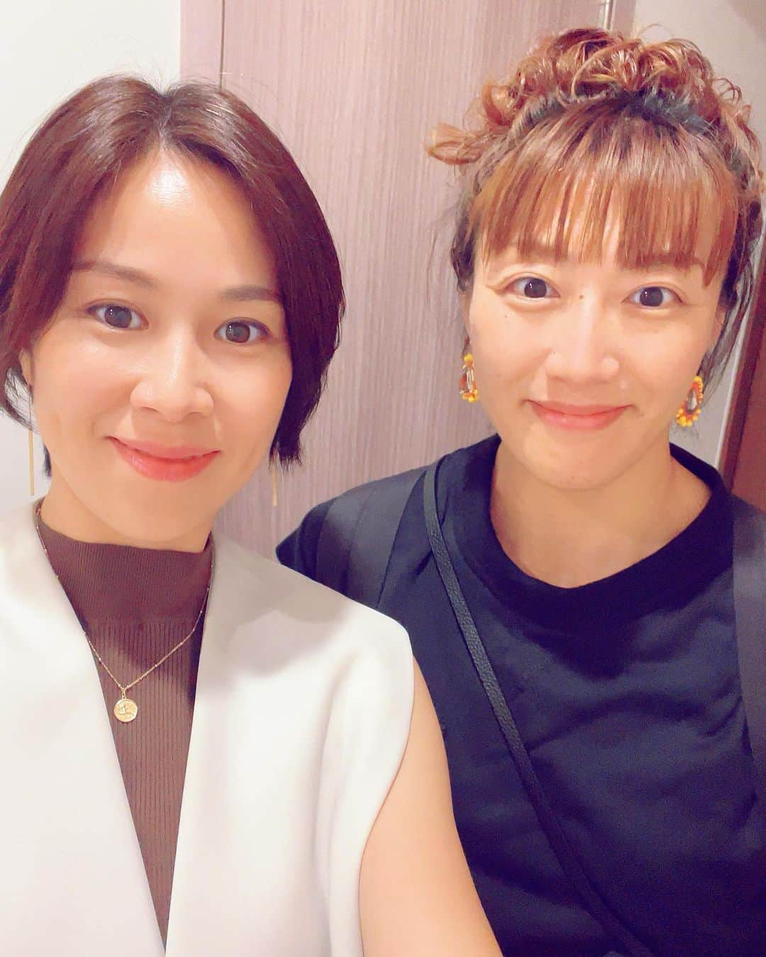 月央和沙さんのインスタグラム写真 - (月央和沙Instagram)「先日、お久しぶりに そのかさんにお会い出来ました🥹✨  ほんっとに変わらない。 カッコよくて 優しくて、 素敵なお母さんでした🙏🏻✨  楽しくてあっという間に時間が過ぎてました😂  #桐生園加さん #宝塚 #先輩 #変わらない #かっこいい方」9月1日 12時25分 - kazusa_tsukio