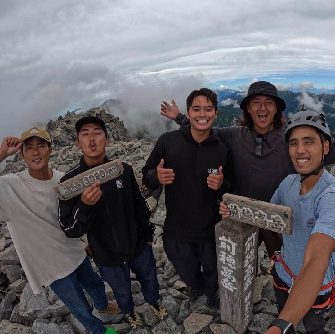 平原颯馬さんのインスタグラム写真 - (平原颯馬Instagram)「前穂高岳3090m  人生初めて登山をして新しい景色がみれた！ 連れてってくれた @hyogo_51 ありがとう🤝🏻」9月1日 12時29分 - soma_hirahara