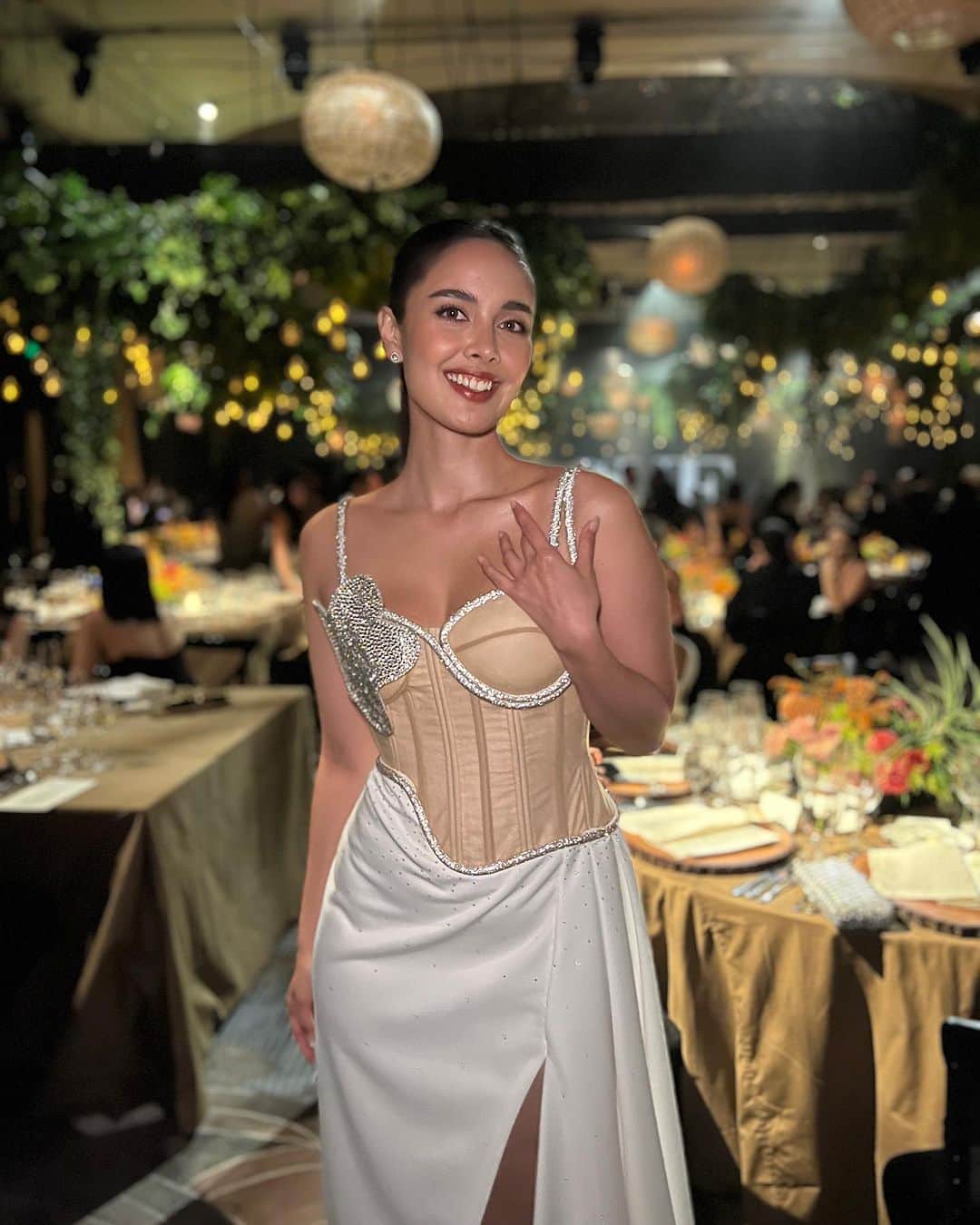 ミーガン・ヤングのインスタグラム：「Ay meron pa pala 😅🖤 had an amazing time at @voguephilippines but had to leave the celebration early to catch a flight with Fofo to Seoul 🤍 been enjoying our short trip so far 🥹 lots of yummy food reels coming your waaaaay 💖」