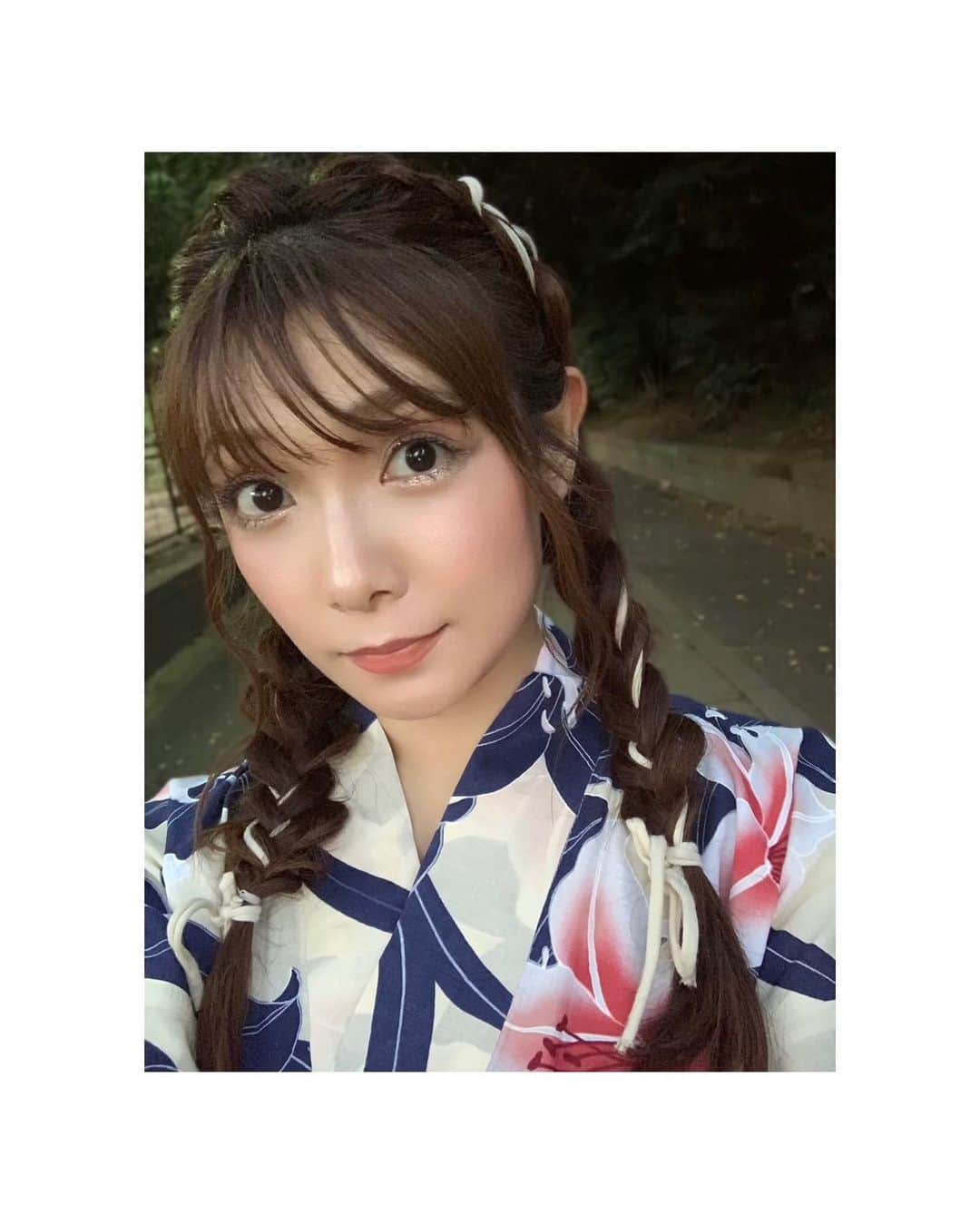 のインスタグラム：「. 外岡えりか「2024年カレンダー」の発売が決定致しました！🌟  なんと17年連続です…！！ 皆様が繋いでくださった17年。 本当にありがとうございます😢✨  とっても素敵な作品になりました📷 早くお届けしたいです🥺 お楽しみに☺️🎶  #カレンダー #2024カレンダー #calendar  #photo #浴衣 #📷」