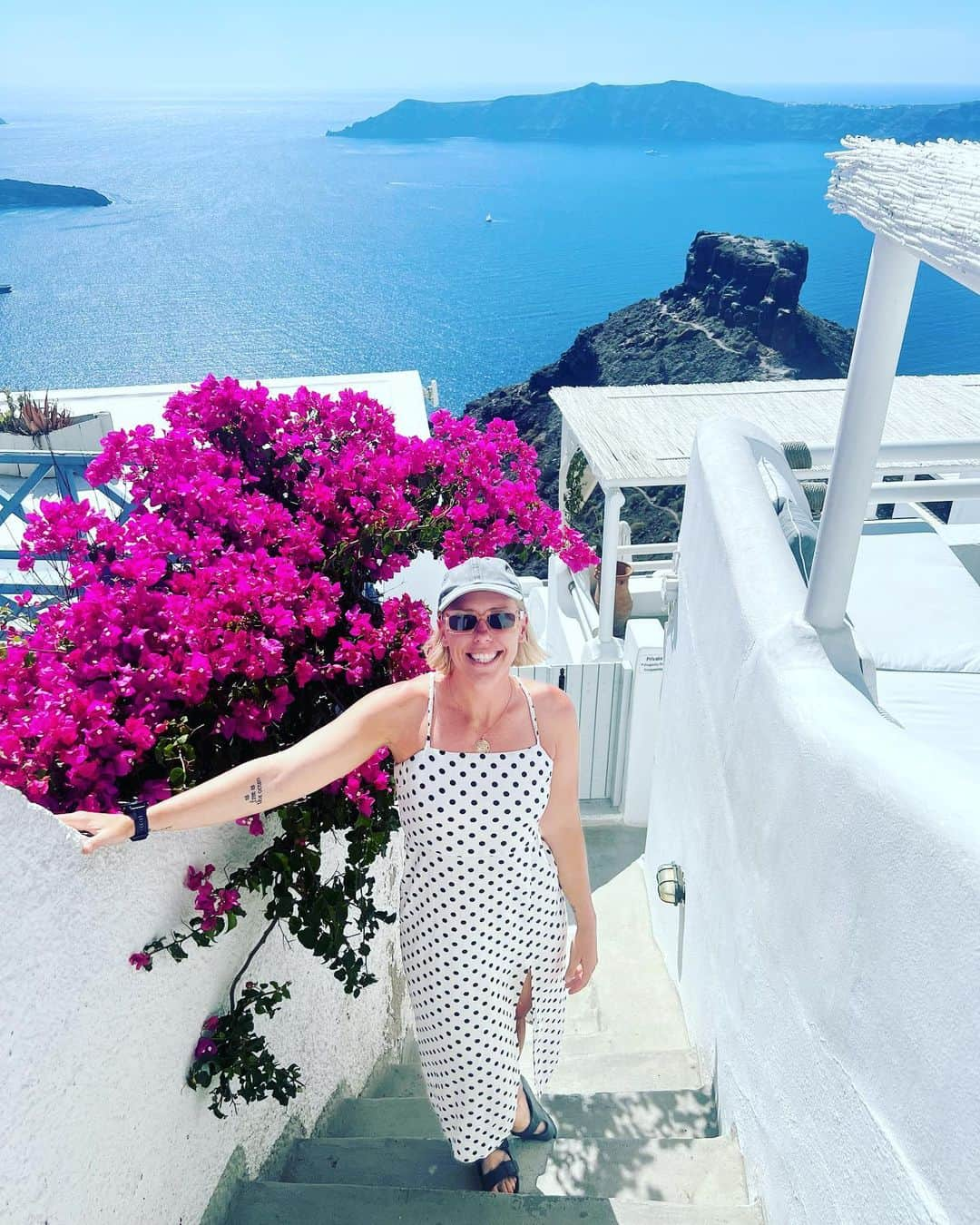 メーガン・ネイさんのインスタグラム写真 - (メーガン・ネイInstagram)「Greece so far 🇬🇷 Athens,Mykonos,Naxos,Santorini」9月1日 12時49分 - iammeagennay