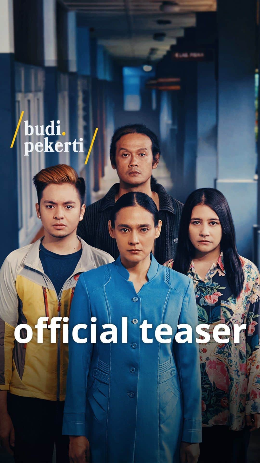 Prilly Latuconsinaのインスタグラム：「Official Teaser Budi Pekerti, Segera di Bioskop.  Bu Prani (@inefebriyanti), Tita (@prillylatuconsina96), Muklas (@angga), dan Pak Didit (@dwisasono), adalah sebuah keluarga kecil di Yogyakarta. Hingga suatu hari Bu Prani mengalami perselisihan di sebuah pasar dan videonya viral di media sosial.  Suami dan anak-anaknya yang tidak bersalah pun ikut terseret dalam kasus ini. Setiap hari, jari-jari netizen tak henti-hentinya merundung keluarga mereka dan Bu Prani terancam kehilangan pekerjaannya sebagai guru BK. Bagaimana mereka menghadapi situasi sulit ini?  Budi Pekerti akan World Premiere di Toronto International Film Festival (@tiff_net)  #FilmBudiPekerti #BudiPekerti」